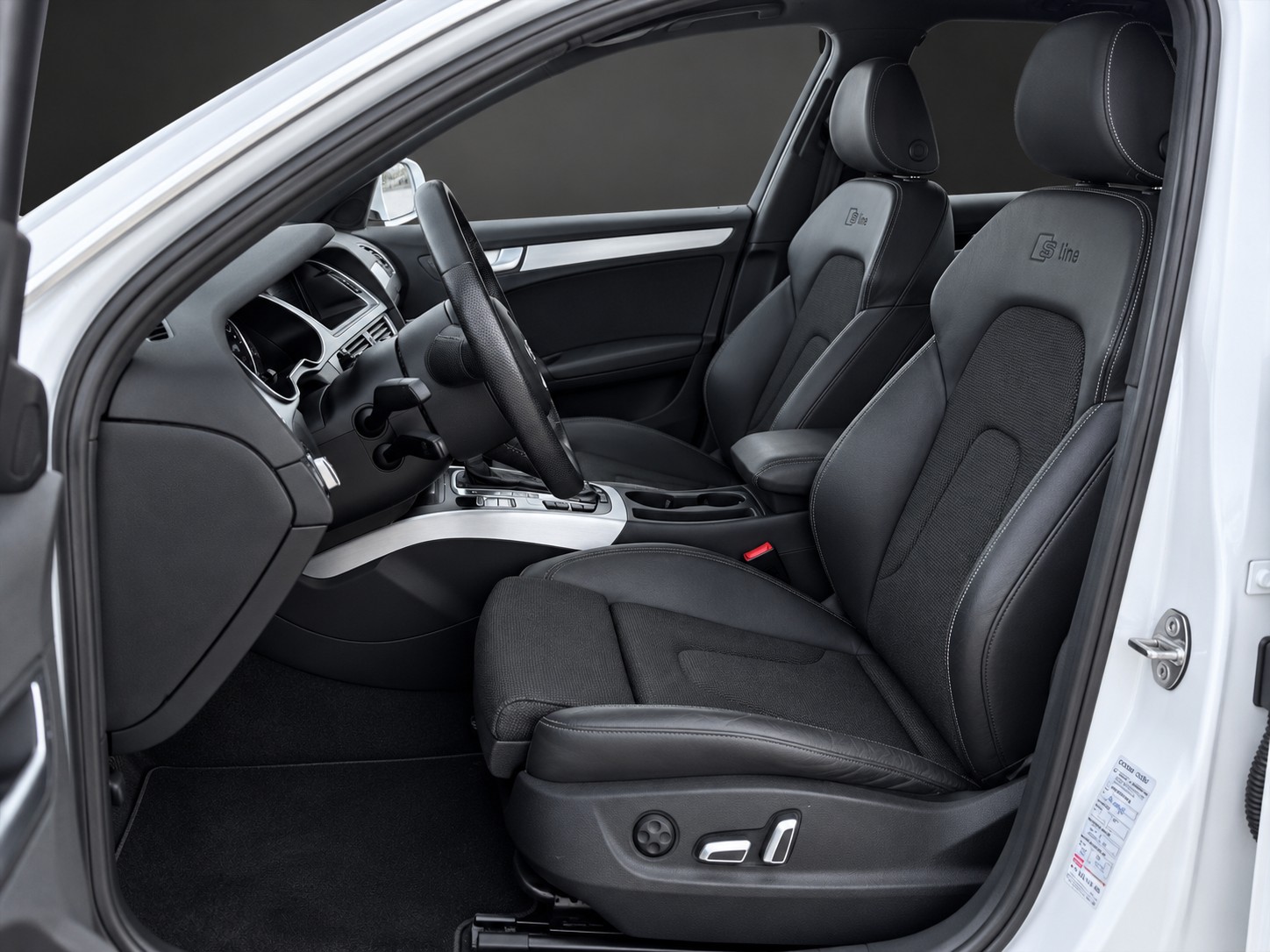 AUDI A4 Avant 2.0 TDI S-Line multitronic mit 177 PS-image-6