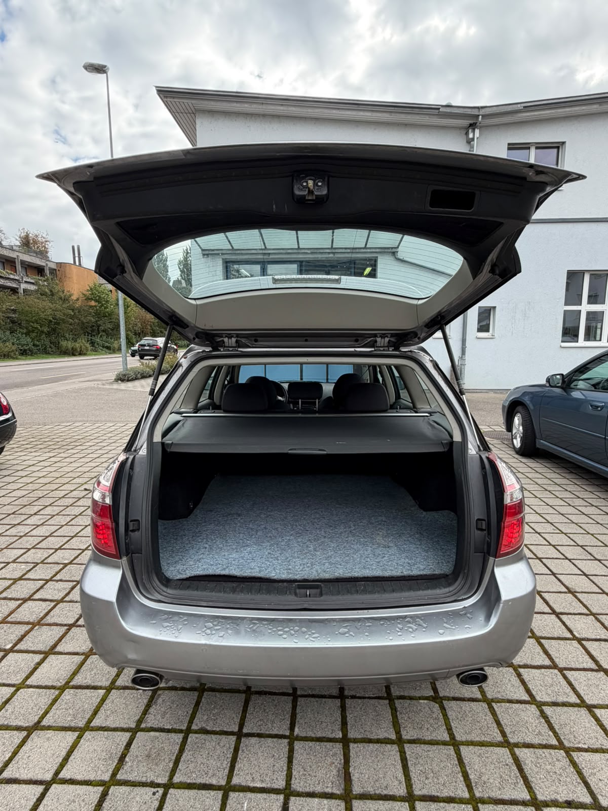 SUBARU Legacy 2.0D AWD Swiss-image-9