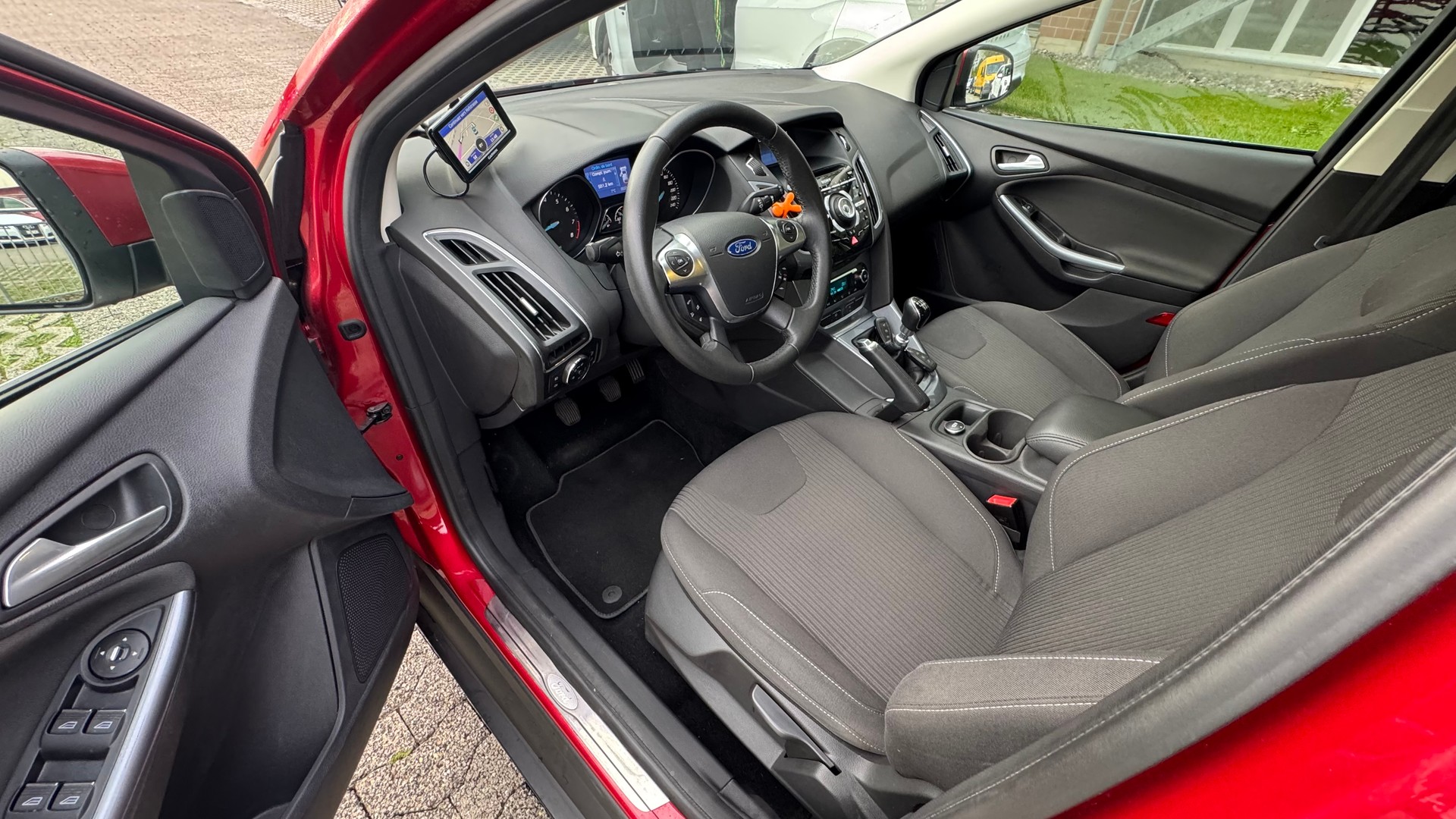 FORD Focus 1.0 SCTi Titanium-image-5