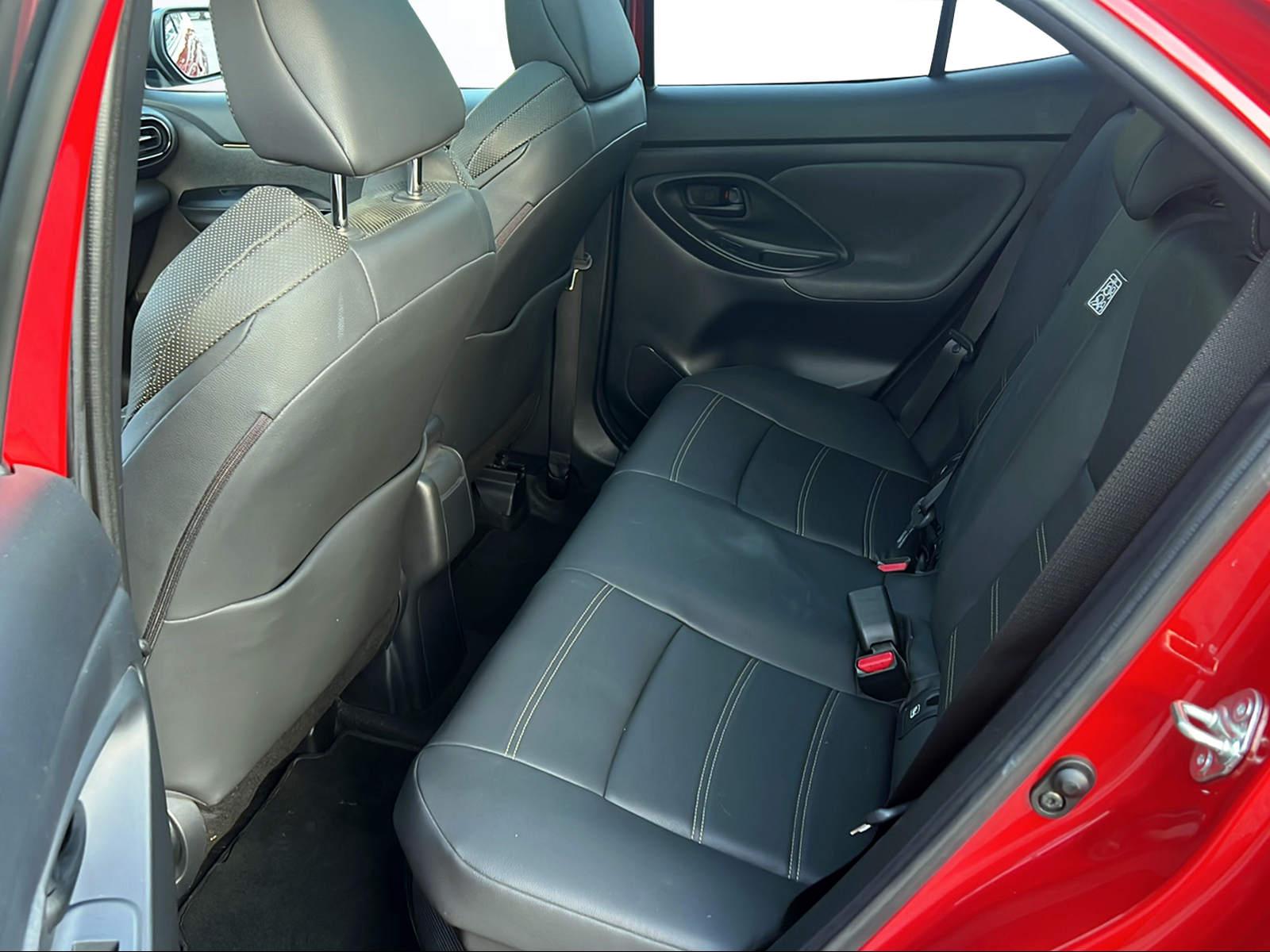 TOYOTA Yaris Cross 1.5 VVT-i HSD Premiere Edition AWD-i-image-5