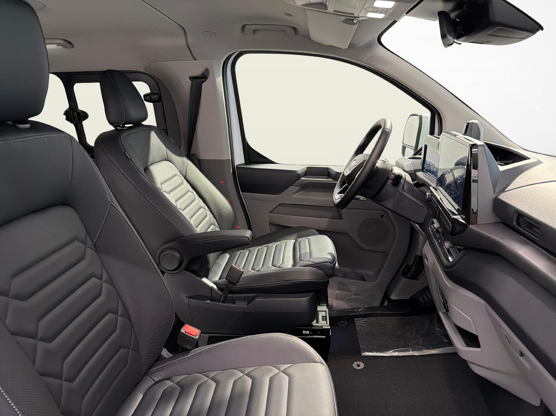 FORD Tourneo C Bus 320 L1 2.0 EcoBlue 170 Titanium 4x4-image-9