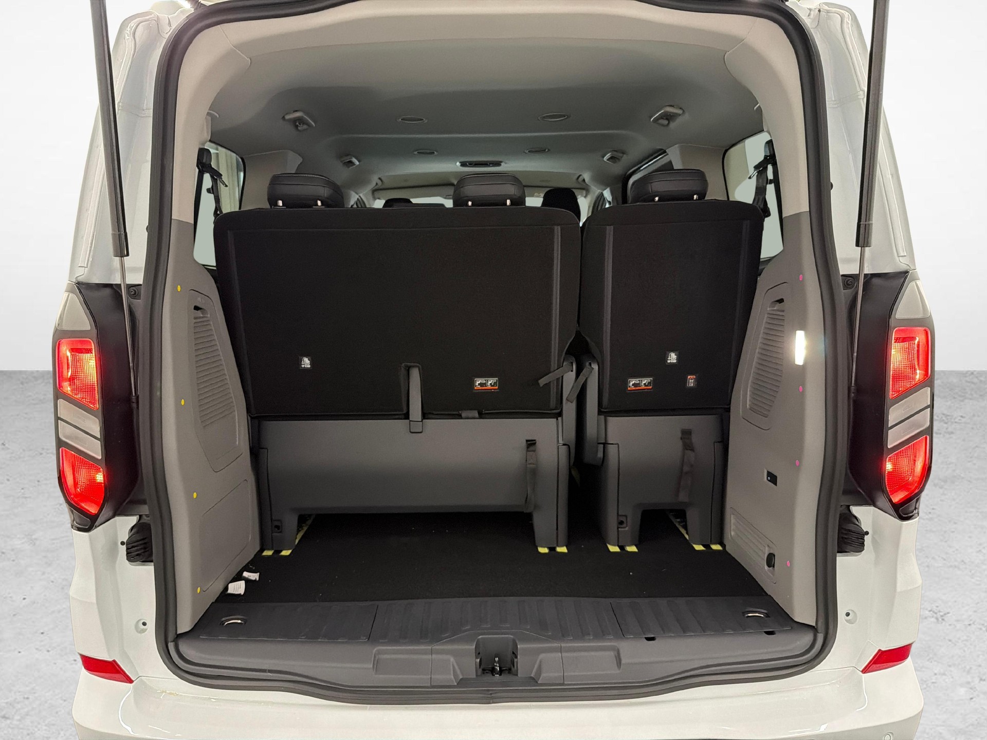 FORD Tourneo C Bus 320 L1 2.0 EcoBlue 170 Titanium 4x4-image-11