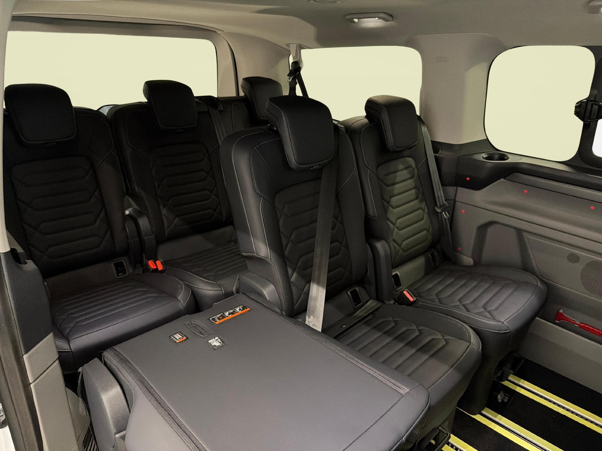 FORD Tourneo C Bus 320 L1 2.0 EcoBlue 170 Titanium 4x4-image-10