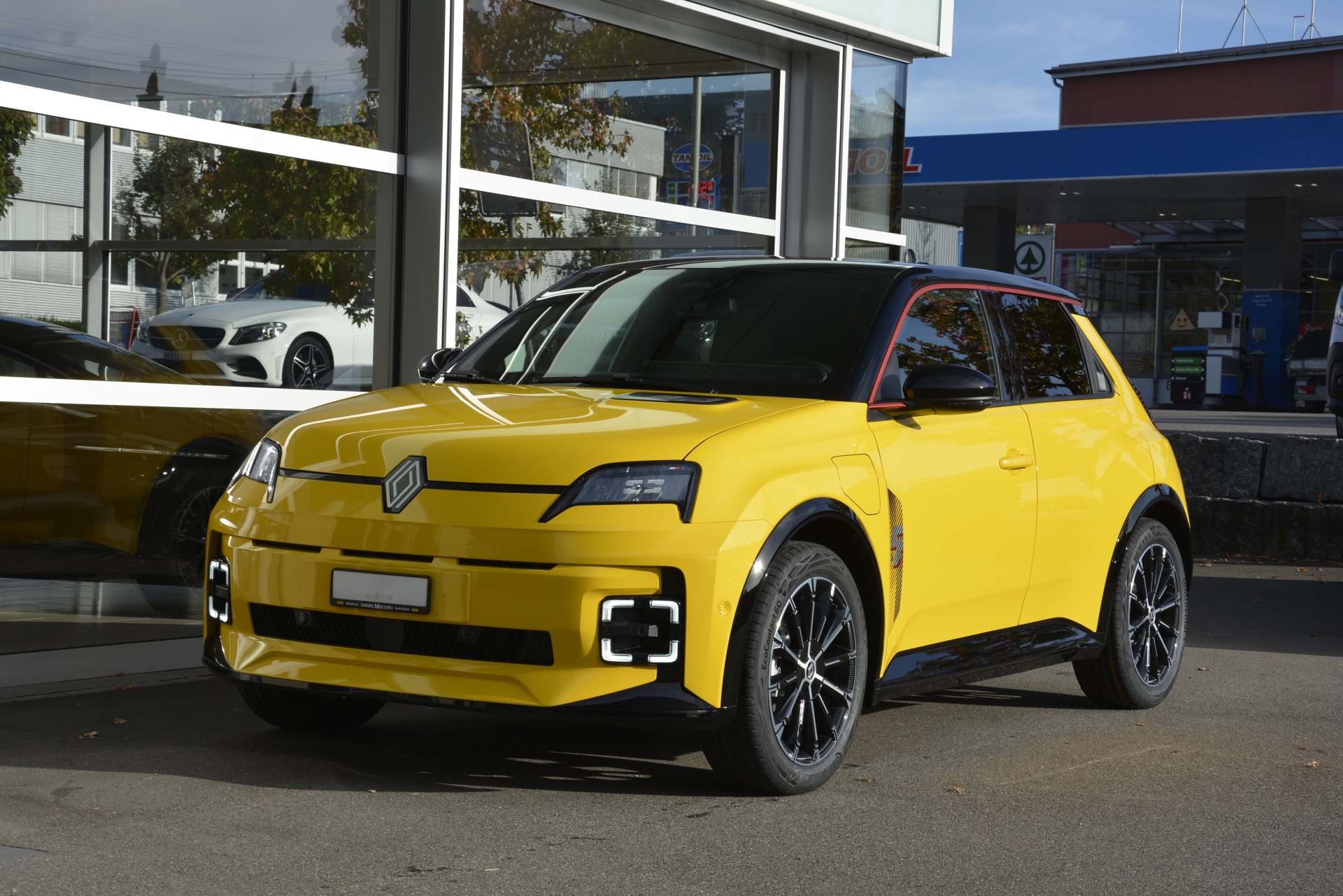RENAULT R5 E-TECH iconic five 150PS Comfort Range-image-0