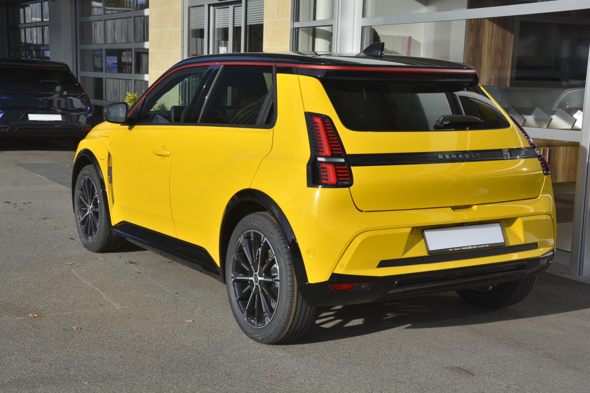 RENAULT R5 E-TECH iconic five 150PS Comfort Range-image-3