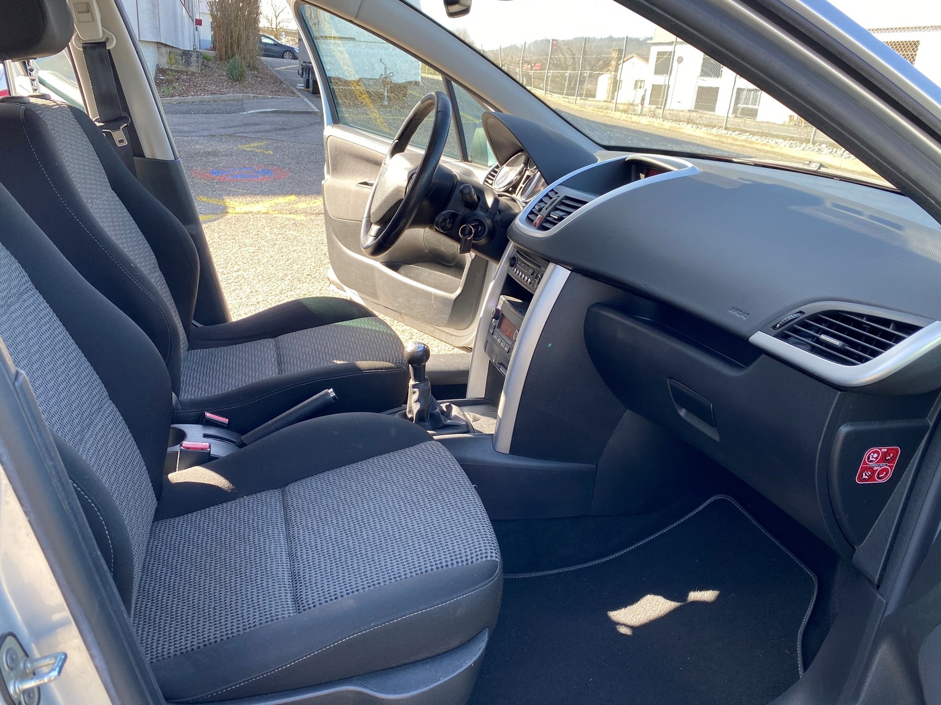 PEUGEOT 207 SW 1.6 16V Lion Edition-image-11