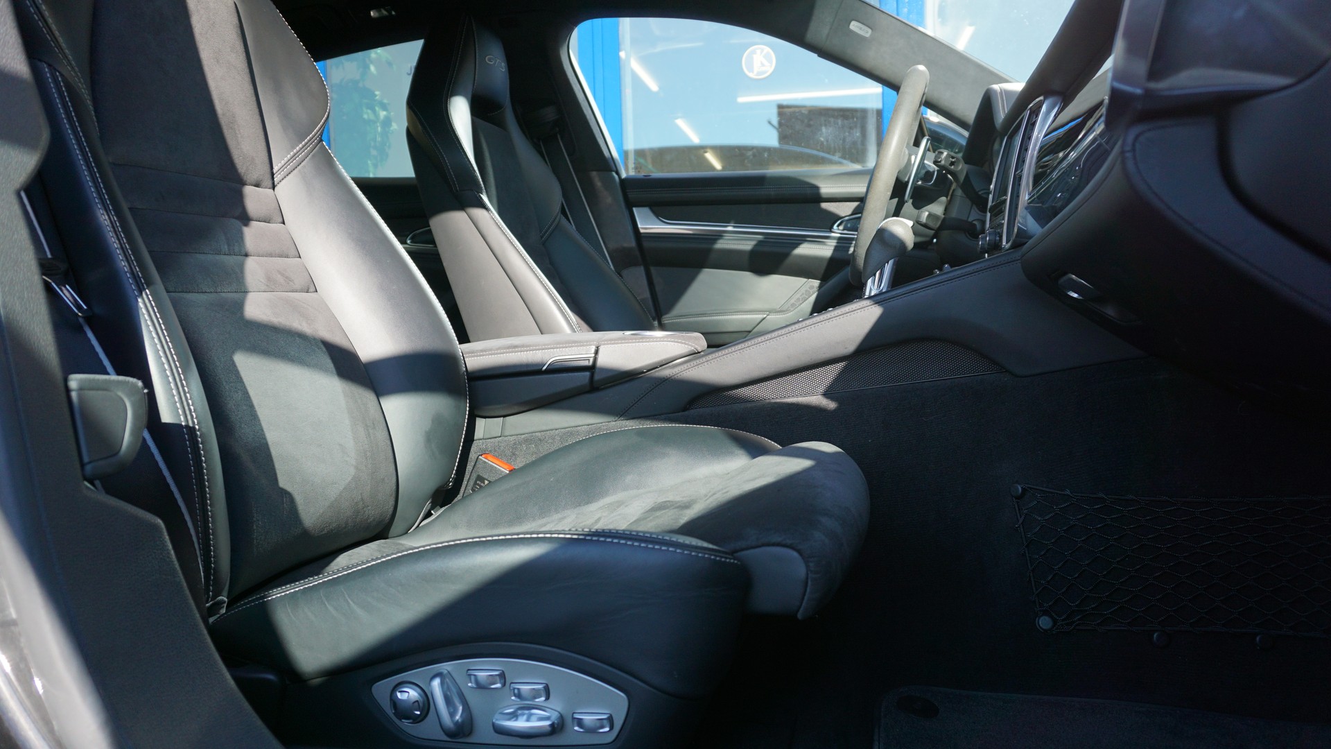 PORSCHE Panamera GTS 4.8 PDK-image-15
