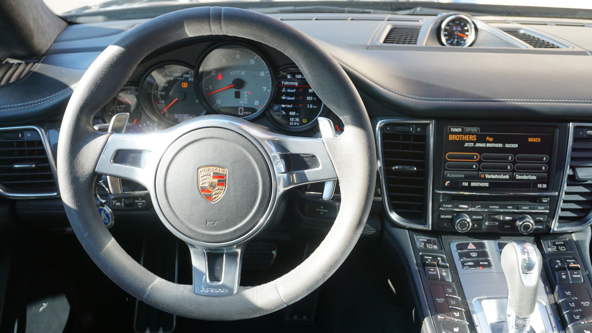 PORSCHE Panamera GTS 4.8 PDK-image-12
