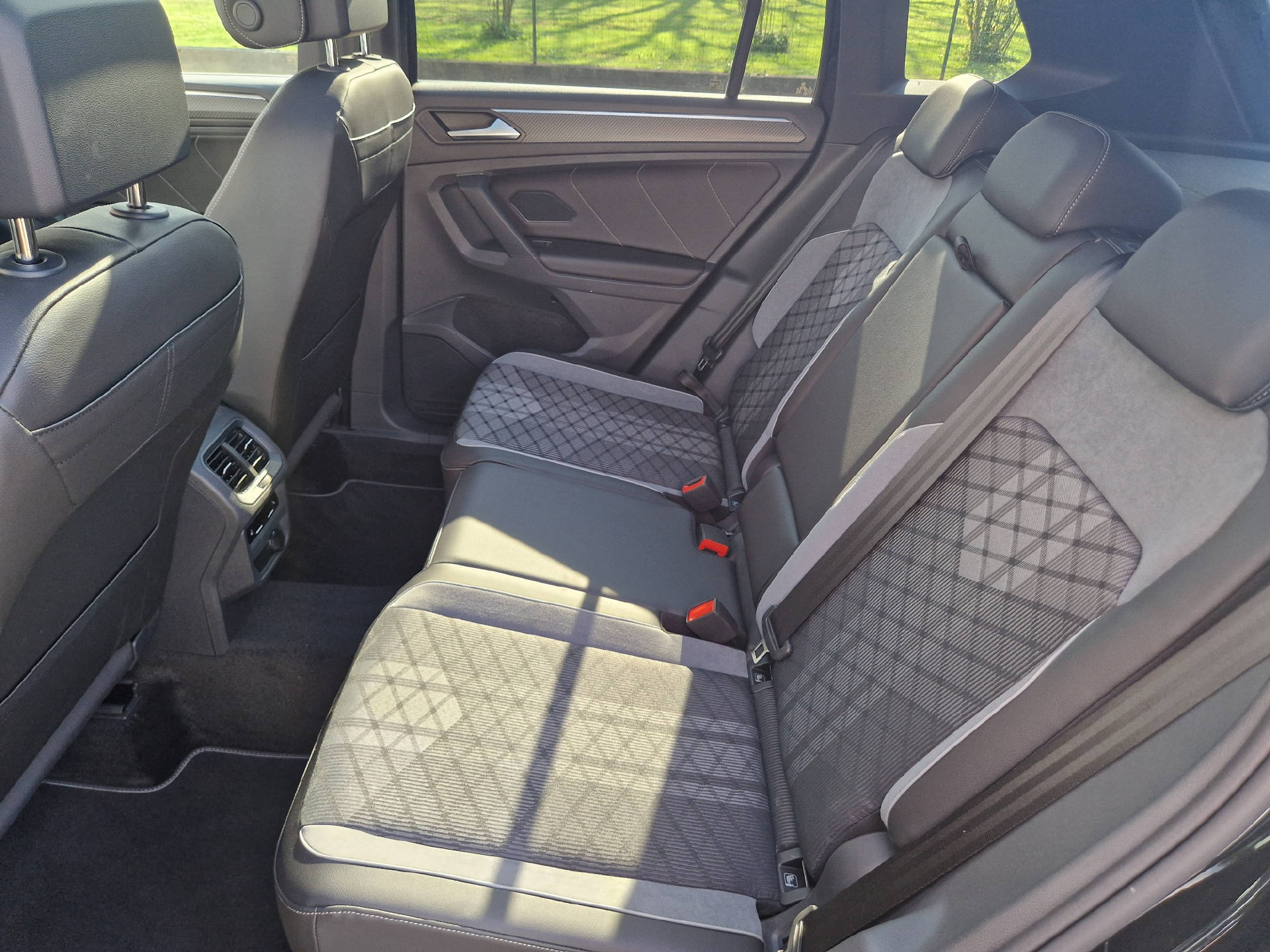 VW Tiguan 2.0 TSI R-Line 4Motion DSG-image-13