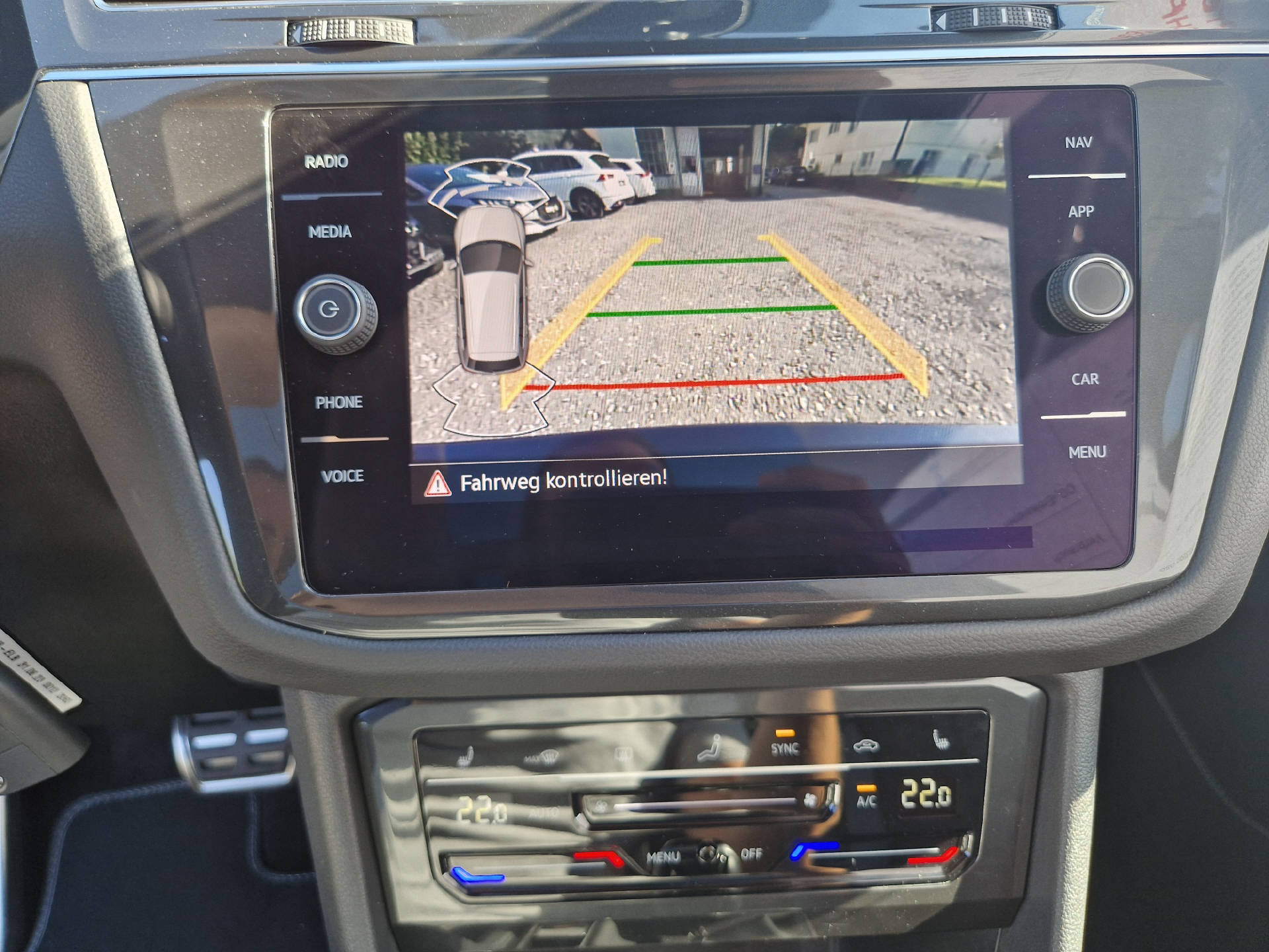 VW Tiguan 2.0 TSI R-Line 4Motion DSG-image-11