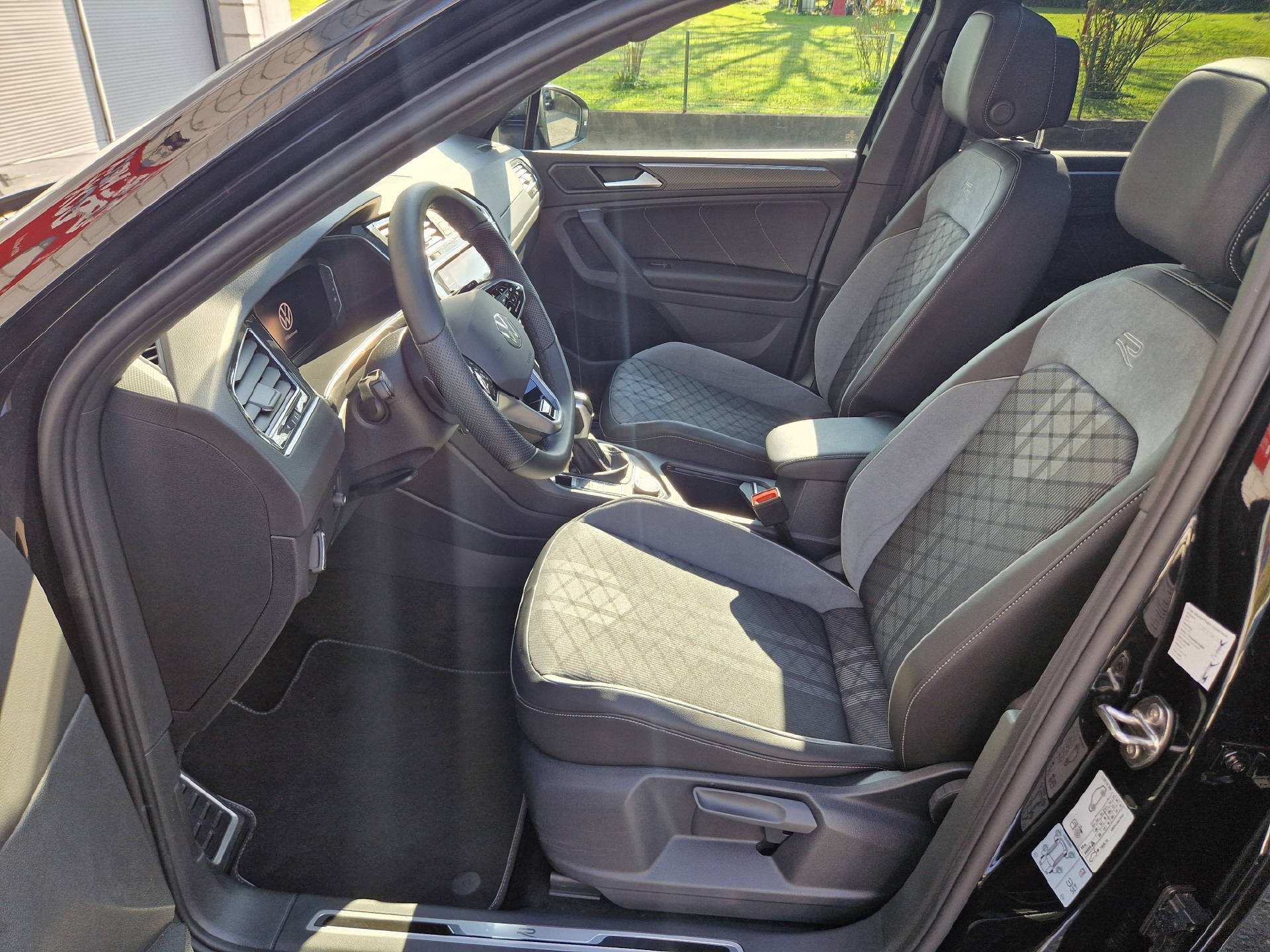 VW Tiguan 2.0 TSI R-Line 4Motion DSG-image-8