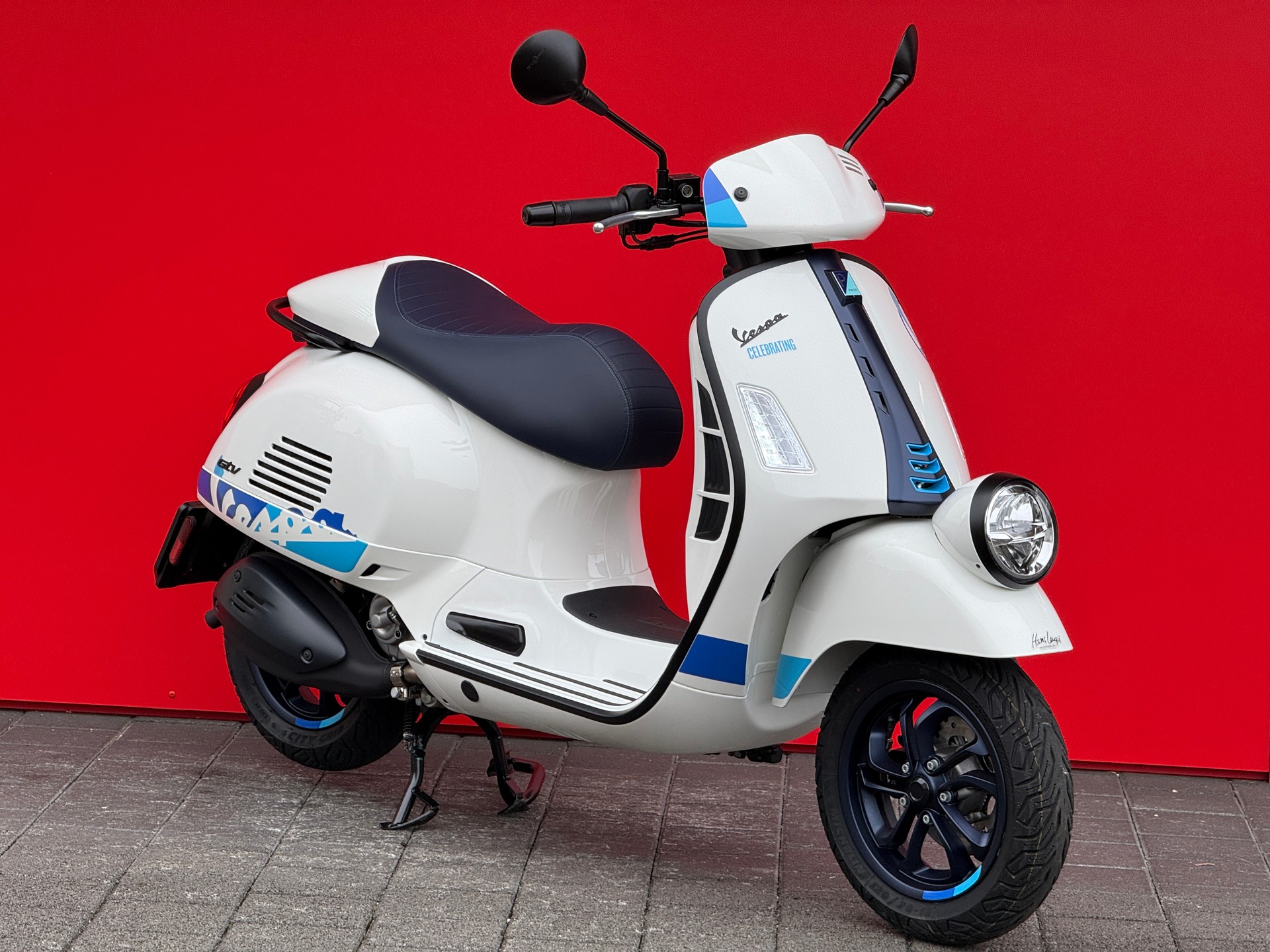 PIAGGIO Vespa GTV 300 "140th"-showroom-element-2