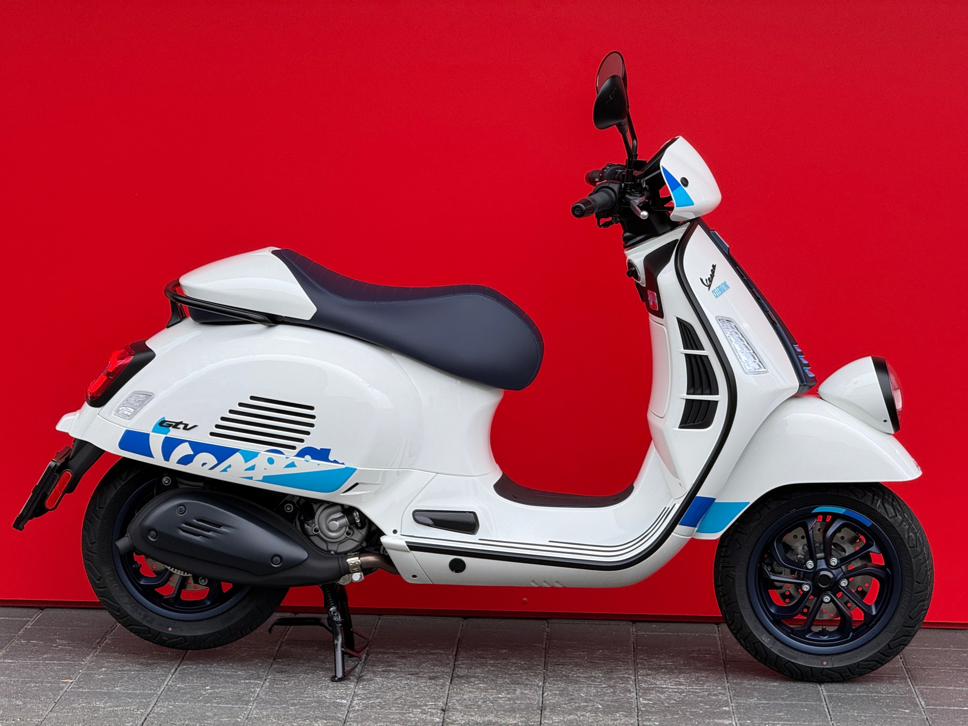 PIAGGIO Vespa GTV 300 "140th"-showroom-element-1