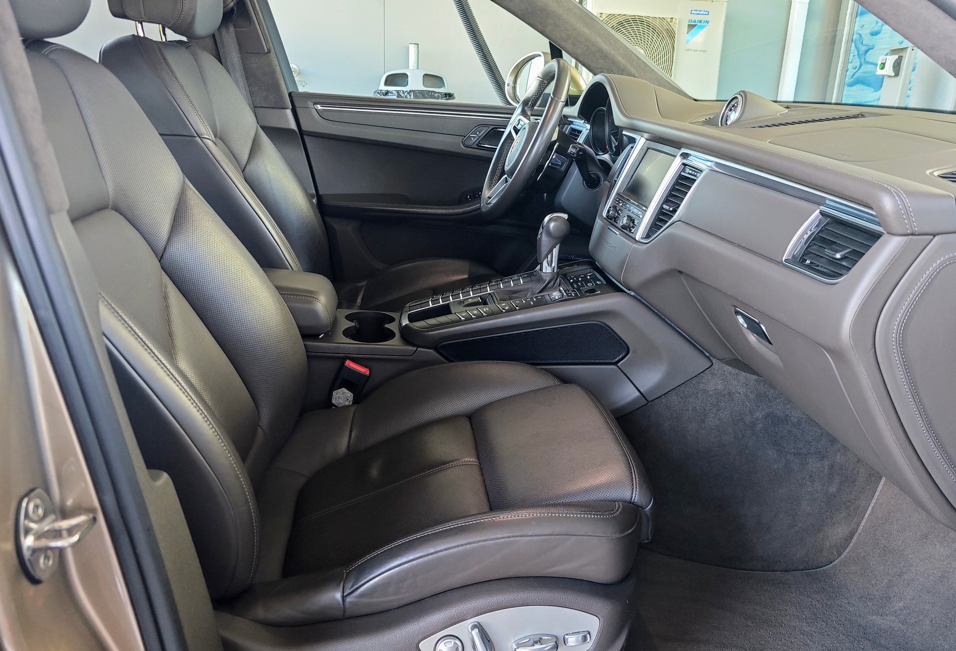 PORSCHE Macan Turbo PDK-image-8