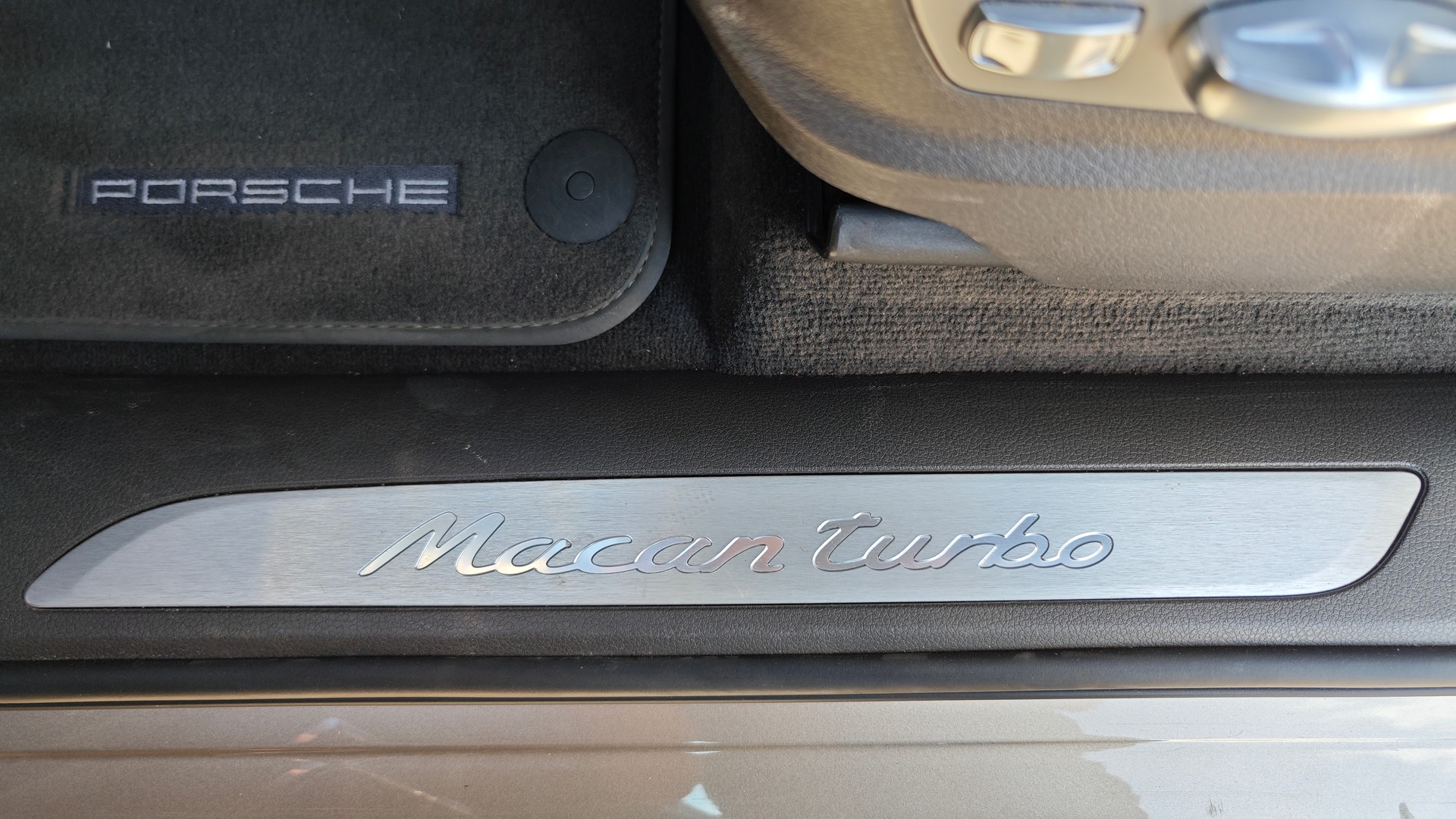 PORSCHE Macan Turbo PDK-image-17