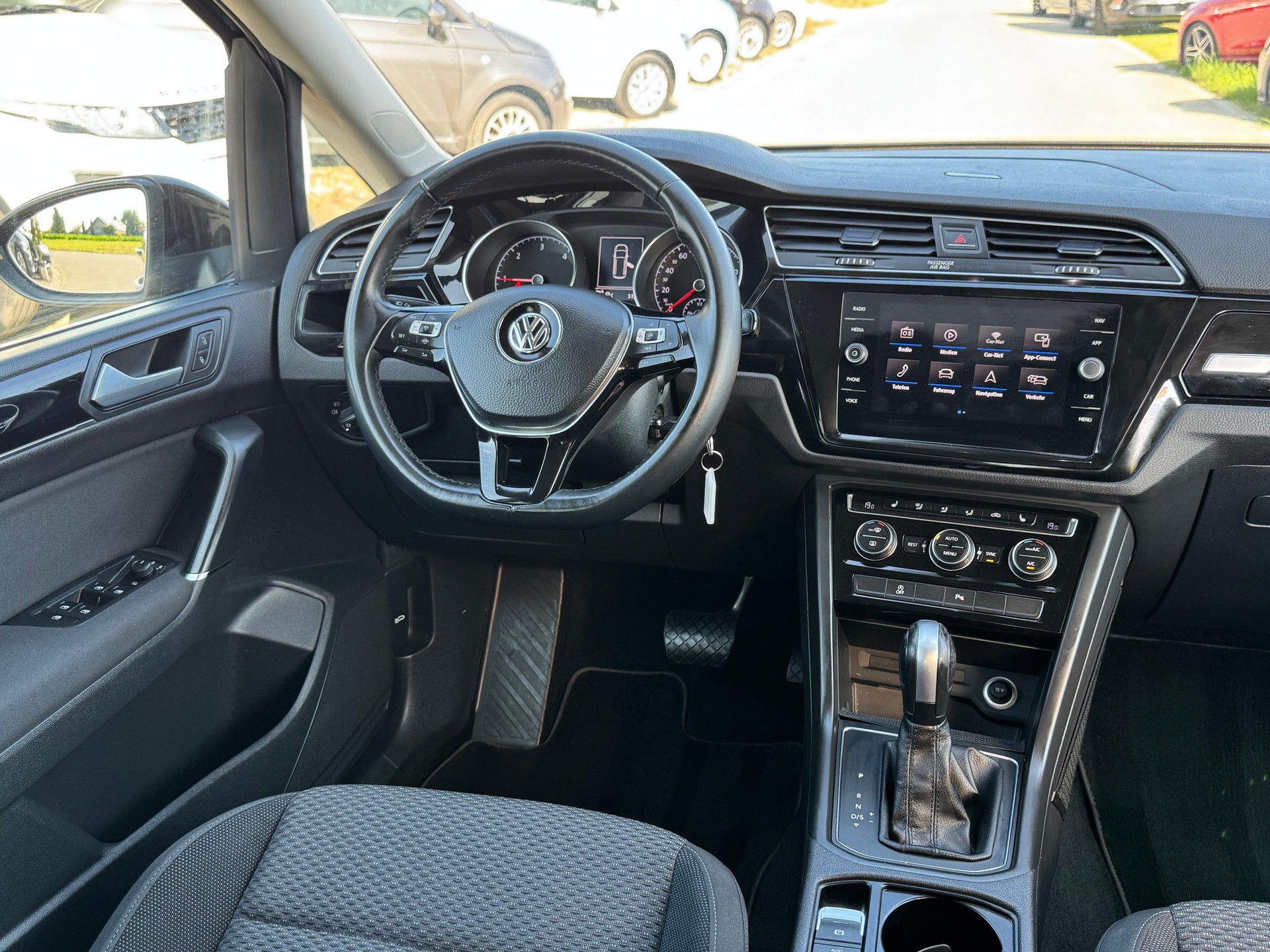 VW Touran 2.0 TDI BlueMotion Technology Comfortline DSG-image-8