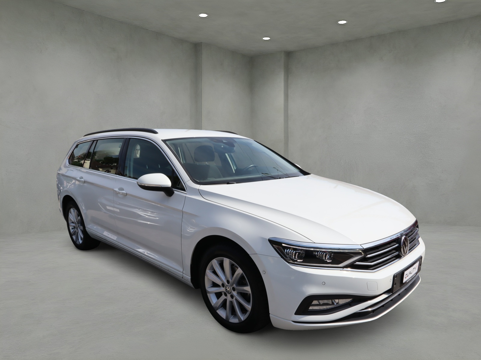 VW Passat Variant 2.0 TSI Business DSG-image-2