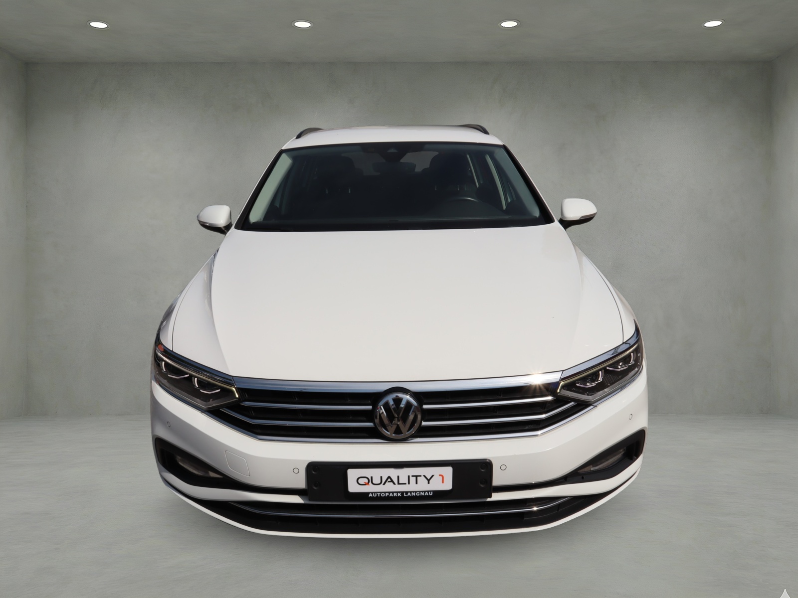 VW Passat Variant 2.0 TSI Business DSG-image-1