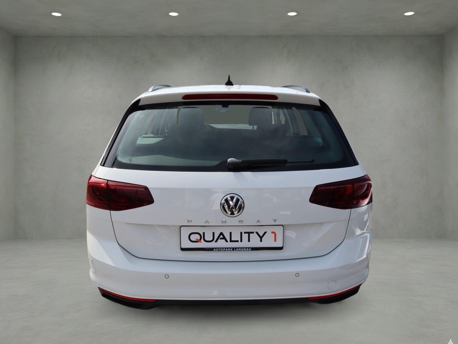 VW Passat Variant 2.0 TSI Business DSG-image-4