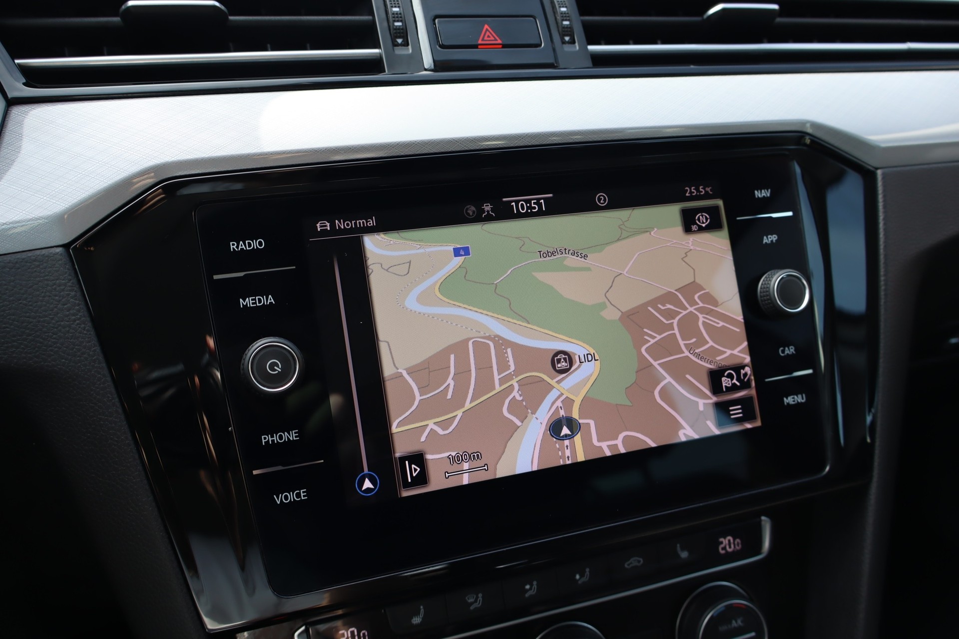 VW Passat Variant 2.0 TSI Business DSG-image-14