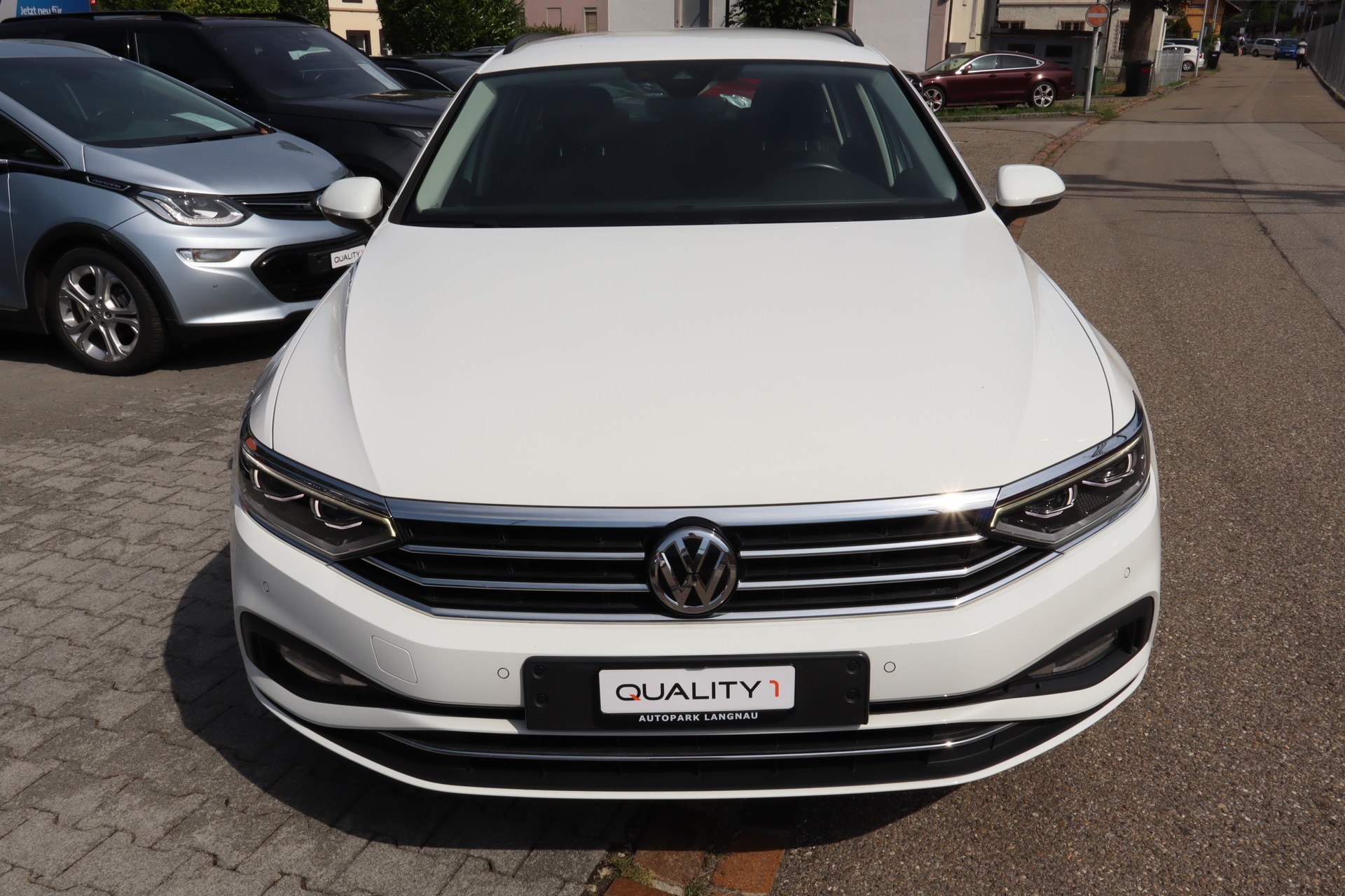 VW Passat Variant 2.0 TSI Business DSG-image-1
