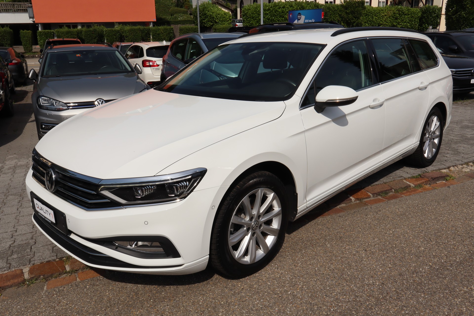 VW Passat Variant 2.0 TSI Business DSG-image-0