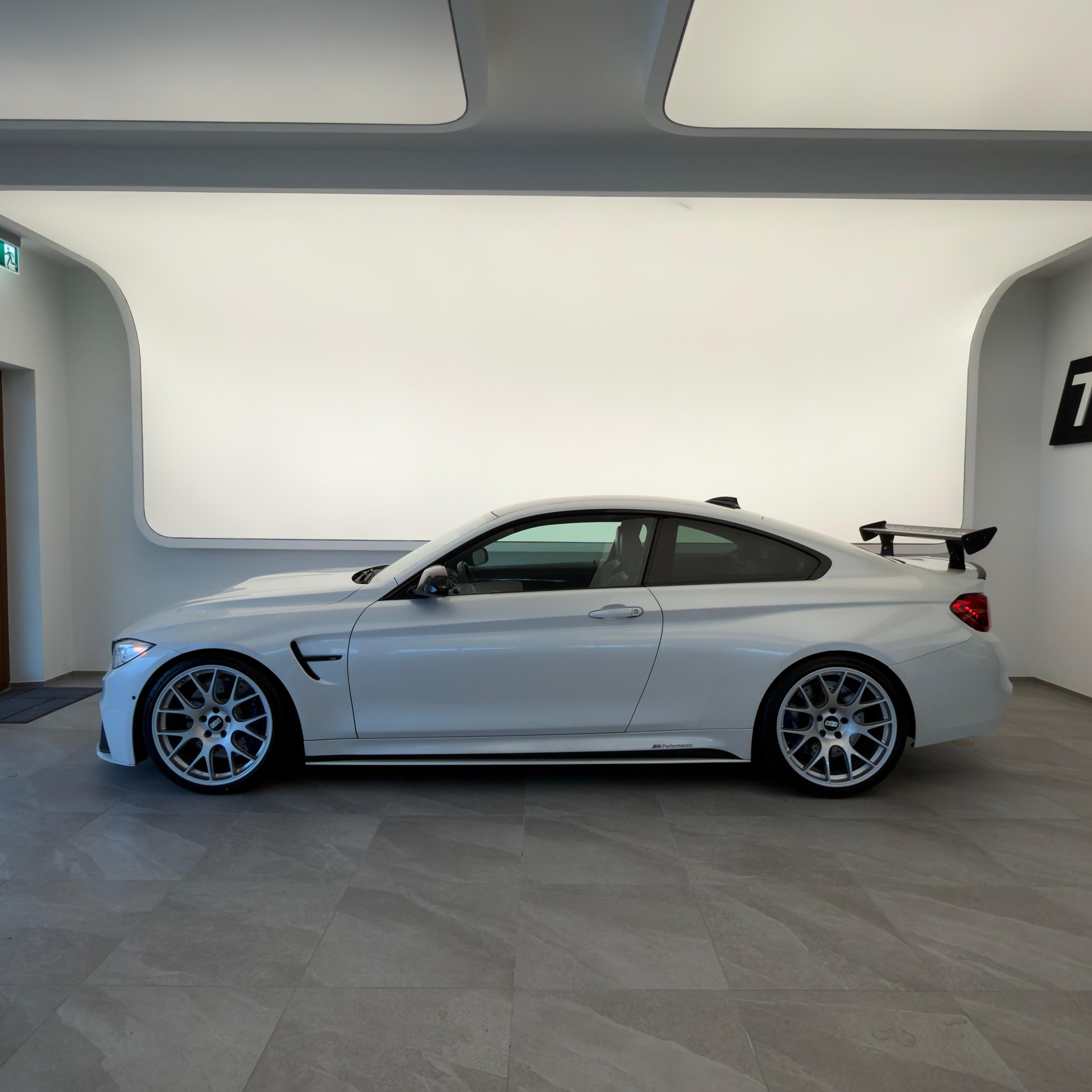 BMW M4 Coupé M Performance-image-2