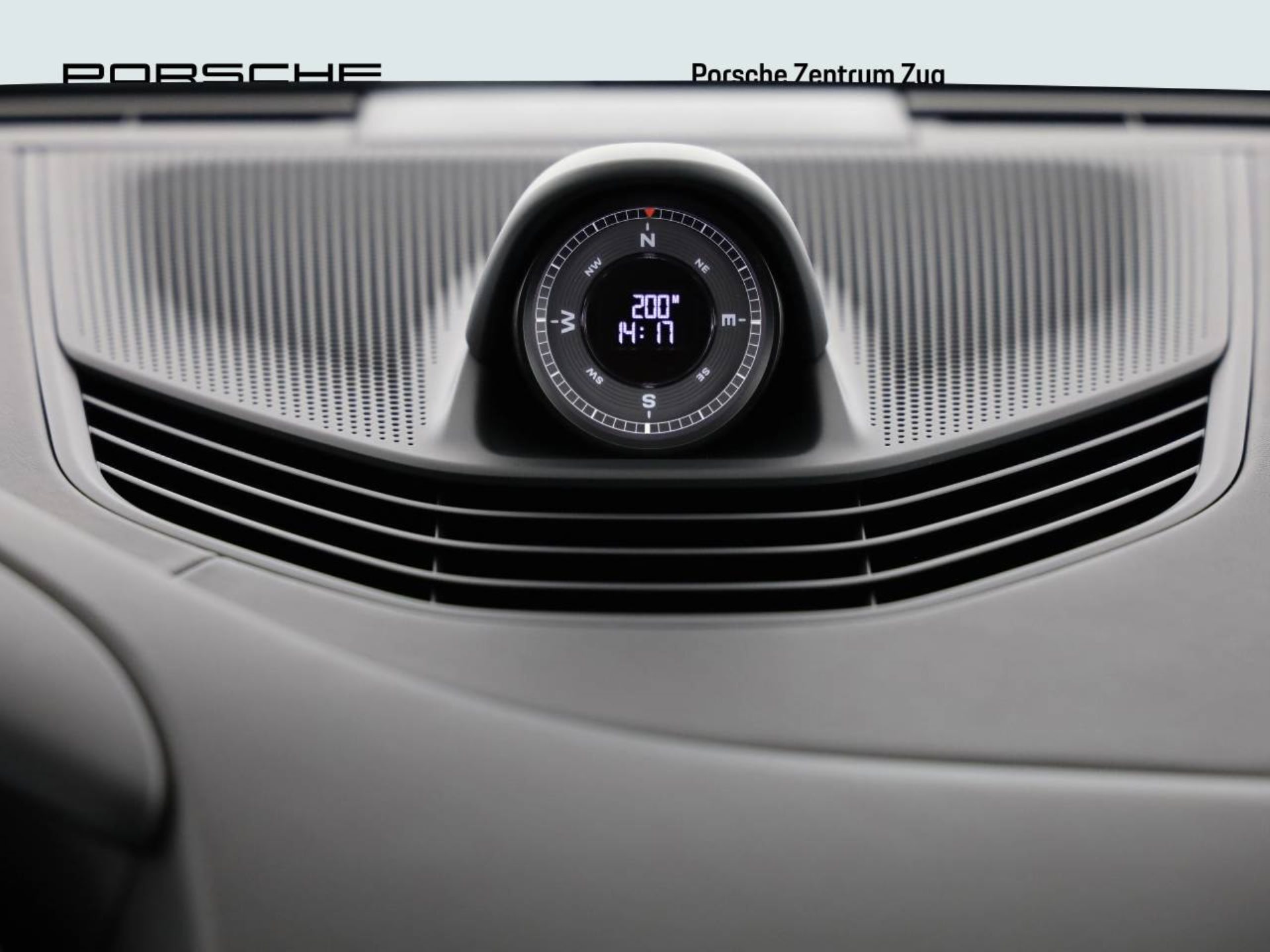 PORSCHE Taycan 4 Cross Turismo-image-17