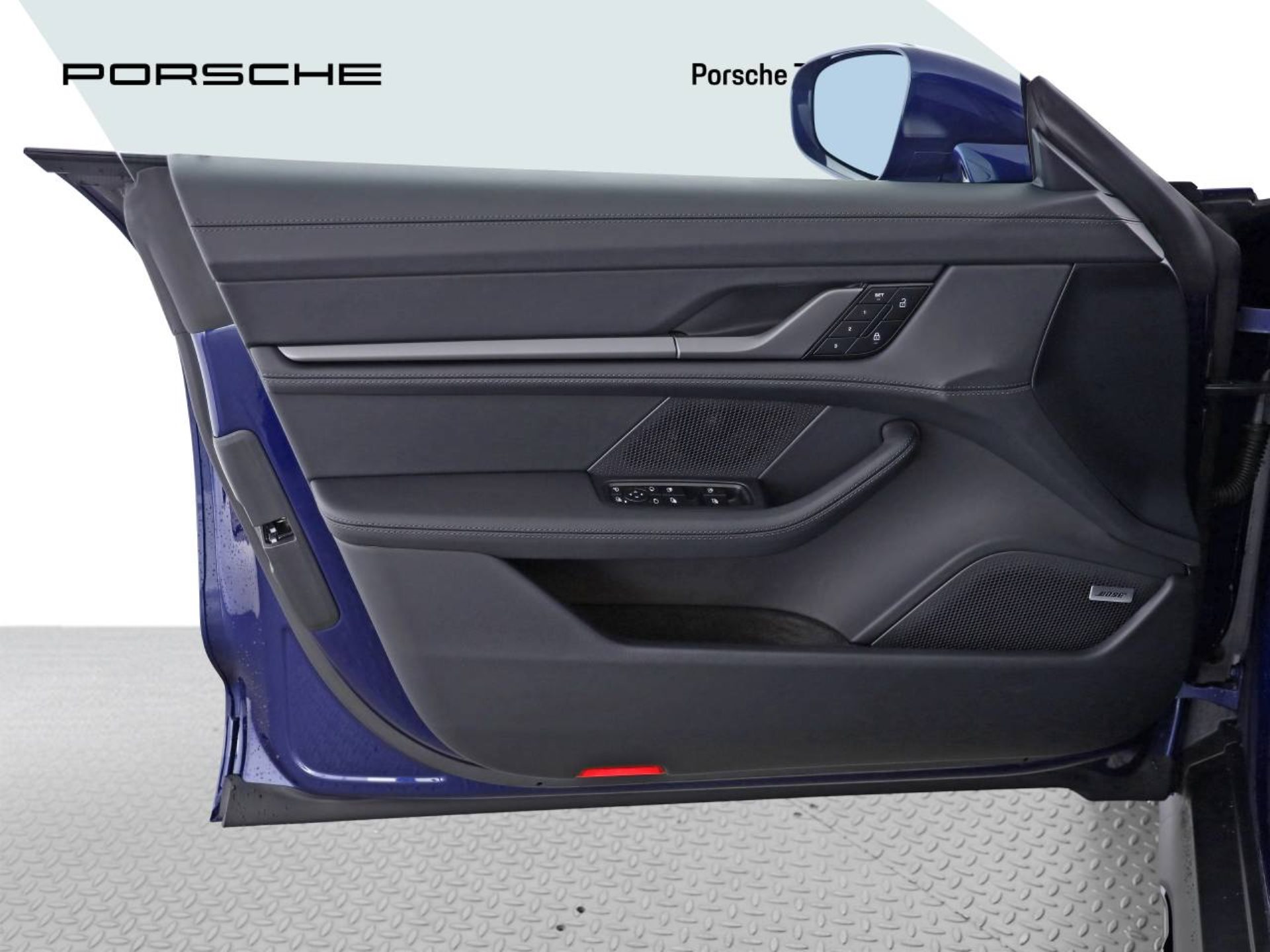 PORSCHE Taycan 4 Cross Turismo-image-12