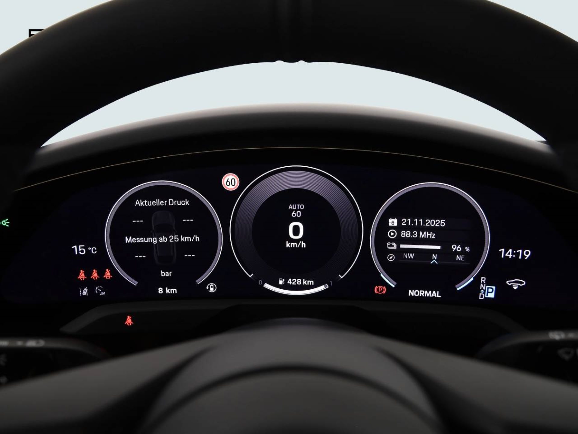 PORSCHE Taycan 4 Cross Turismo-image-15