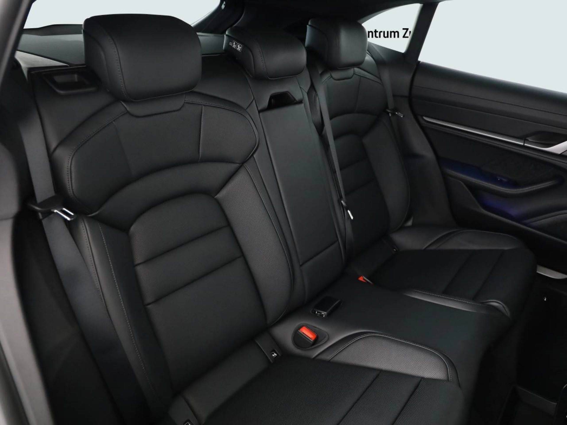 PORSCHE Taycan 4 Cross Turismo-image-10