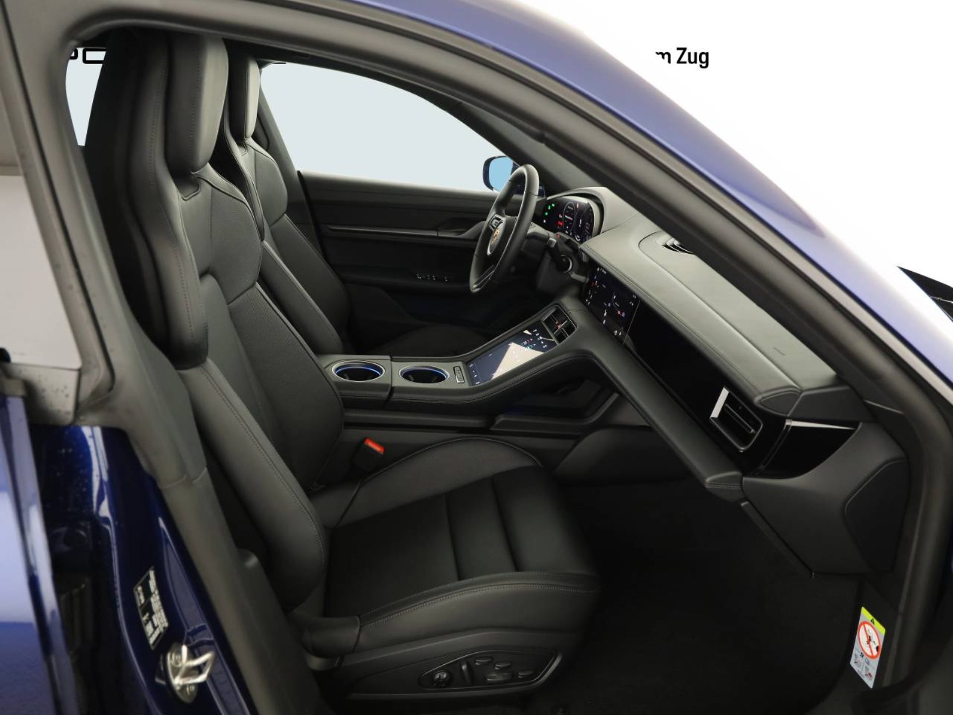 PORSCHE Taycan 4 Cross Turismo-image-9