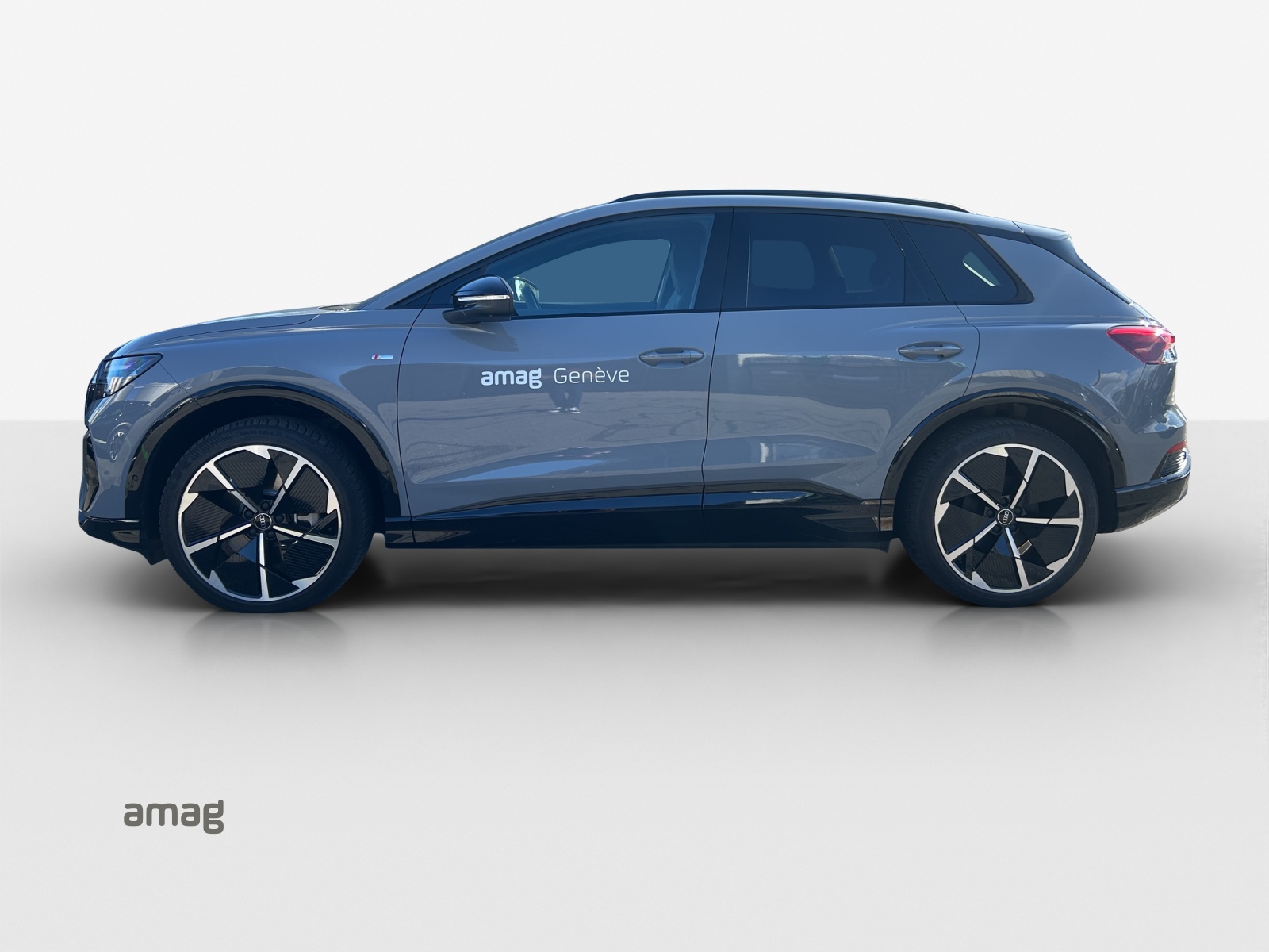 AUDI Q4 e-tron 45 Attraction quattro-image-2