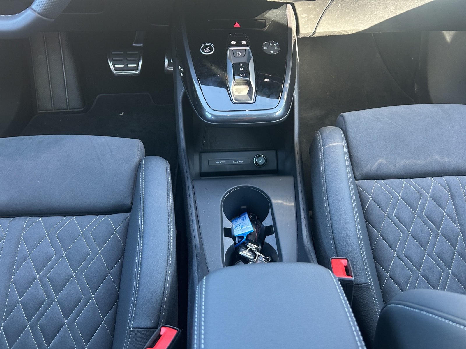 AUDI Q4 e-tron 45 Attraction quattro-image-9