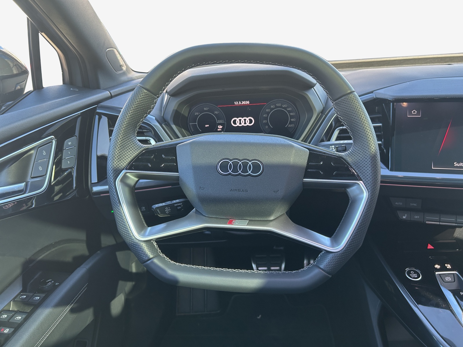 AUDI Q4 e-tron 45 Attraction quattro-image-8