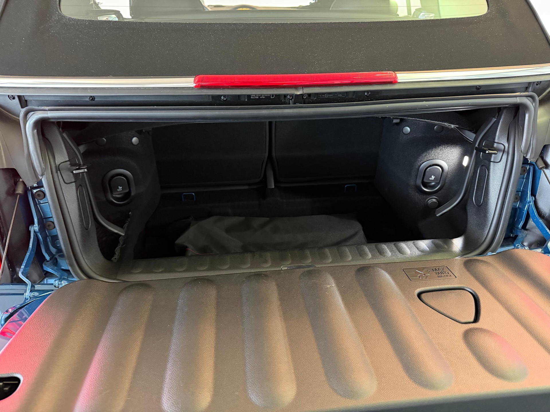 MINI Cabrio F57 2.0i Cooper S-image-18