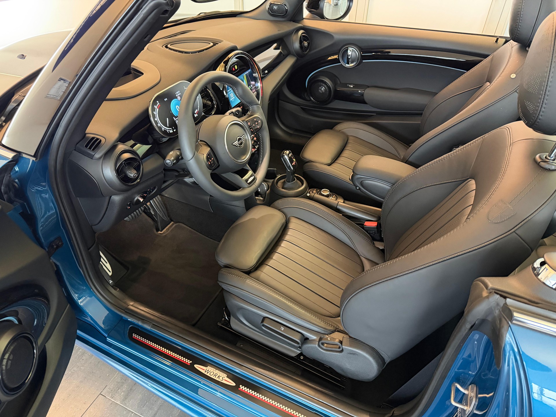MINI Cabrio F57 2.0i Cooper S-image-8