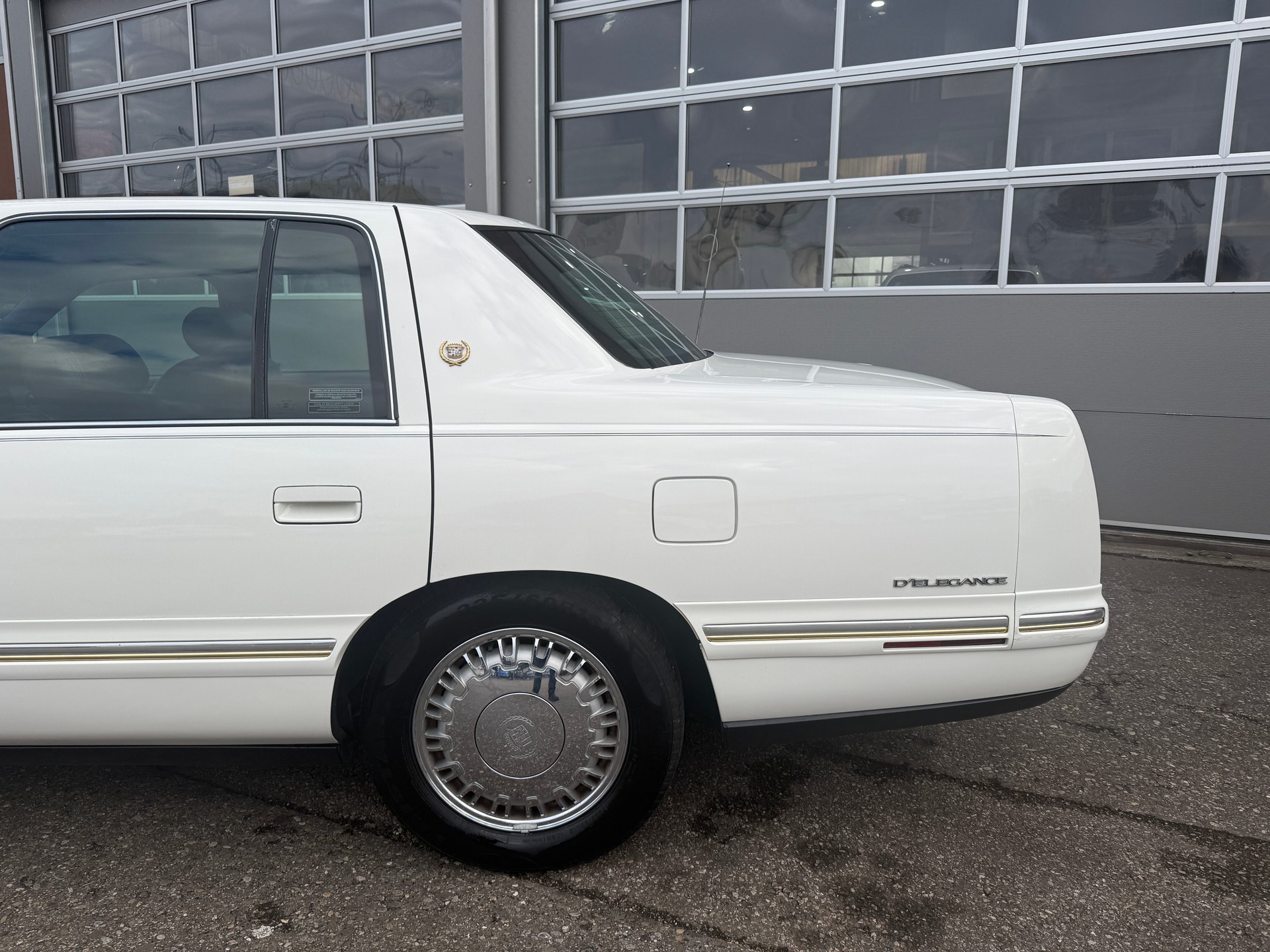 CADILLAC DEVILLE-image-4