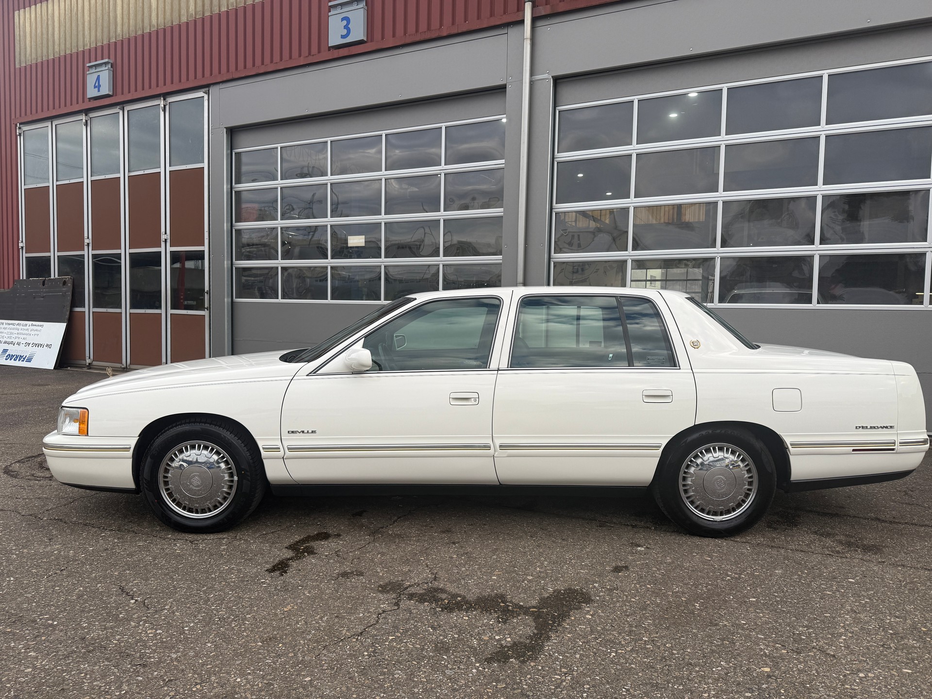 CADILLAC DEVILLE-image-2