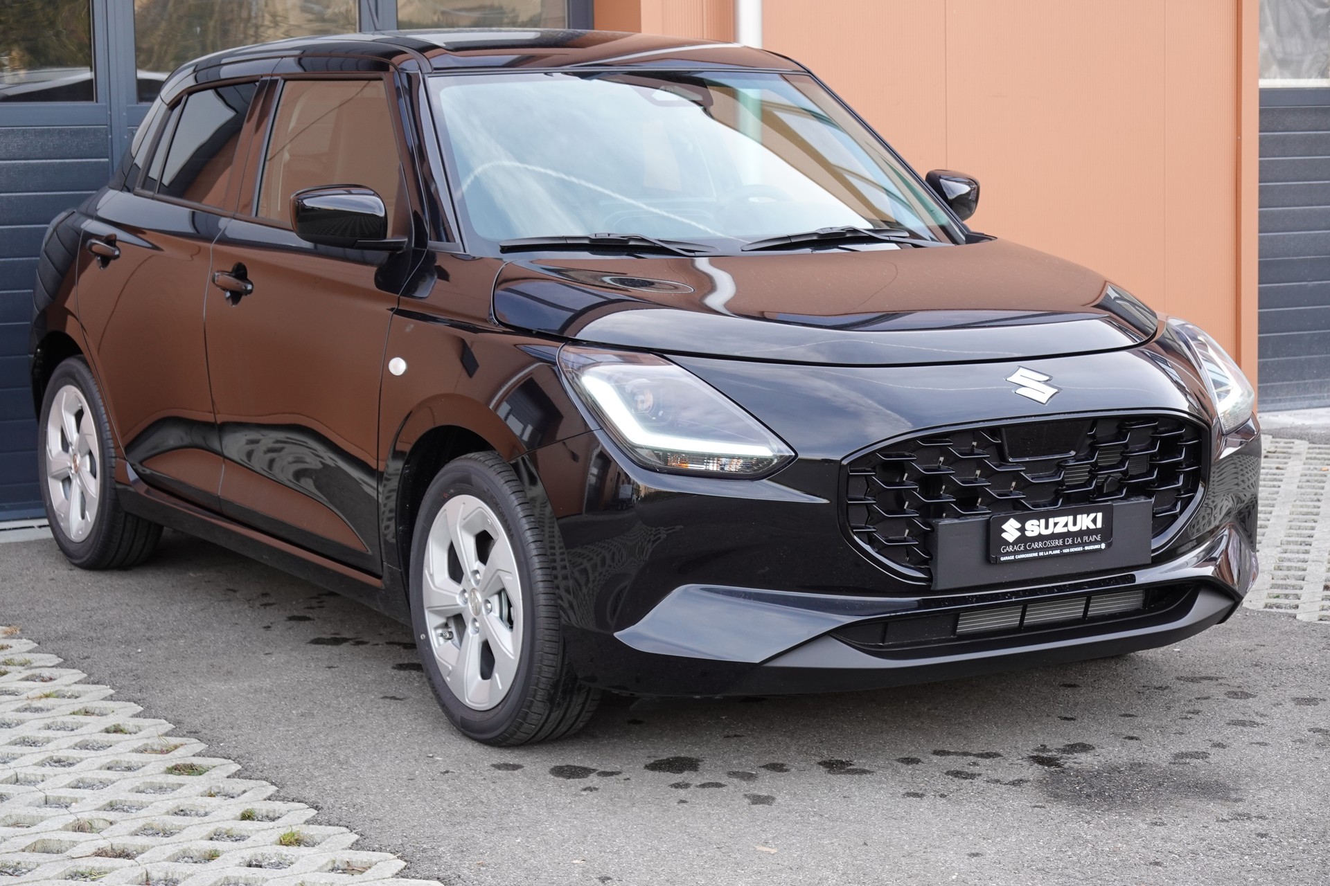 SUZUKI Swift 1.2 Compact+ Hybrid-image-1