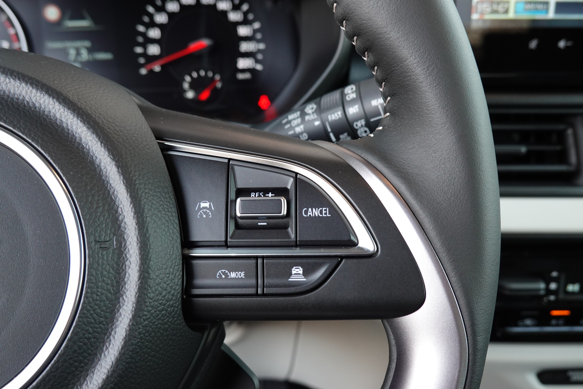 SUZUKI Swift 1.2 Compact+ Hybrid-image-9