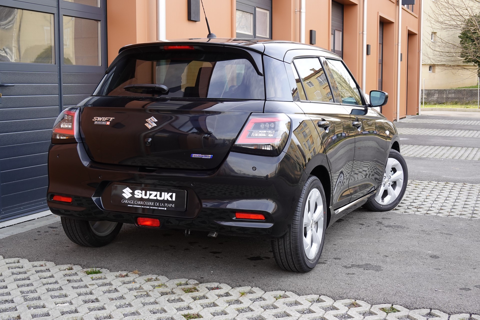 SUZUKI Swift 1.2 Compact+ Hybrid-image-4