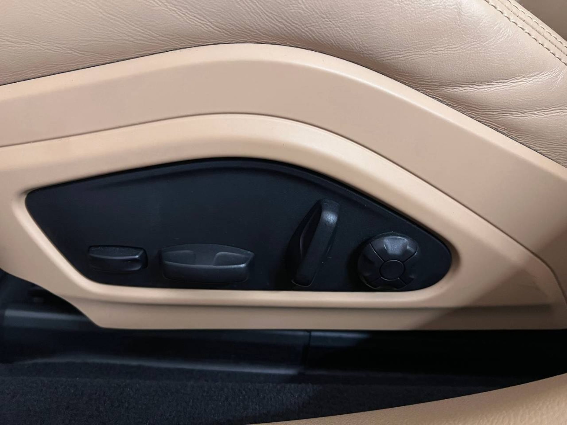 PORSCHE Panamera 4 E-Hybrid-image-20