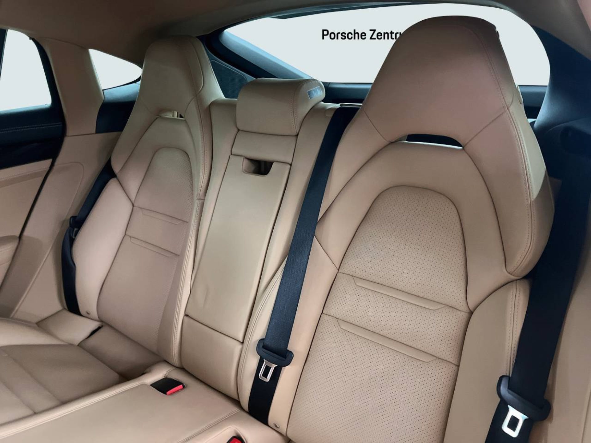 PORSCHE Panamera 4 E-Hybrid-image-21