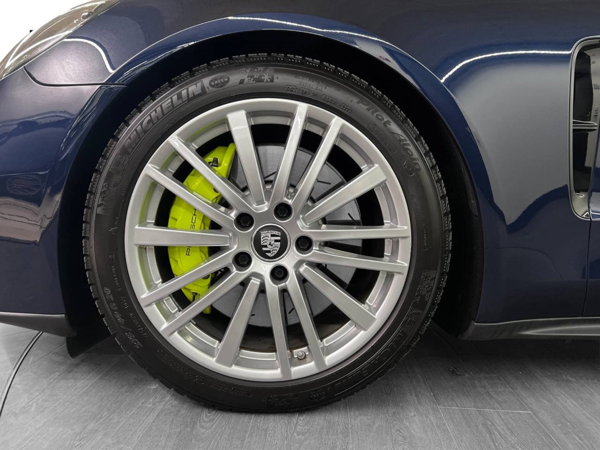 PORSCHE Panamera 4 E-Hybrid-image-10