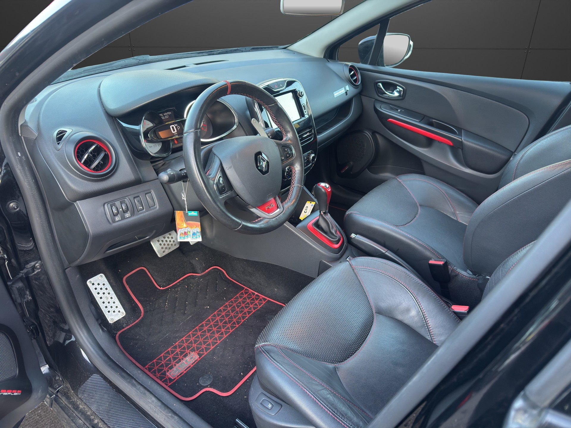 RENAULT Clio 1.6 T RS 200 EDC-image-8