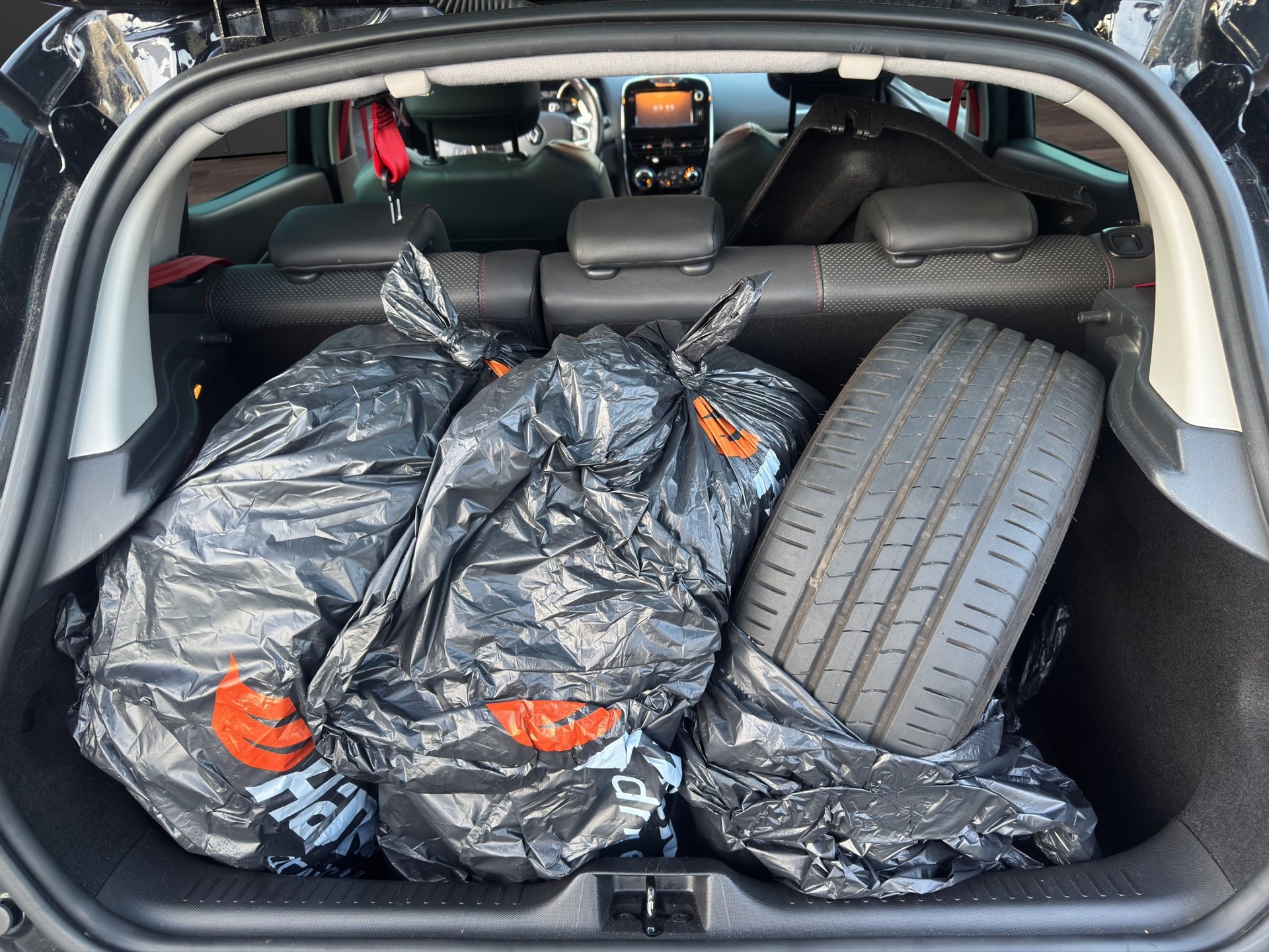 RENAULT Clio 1.6 T RS 200 EDC-image-14