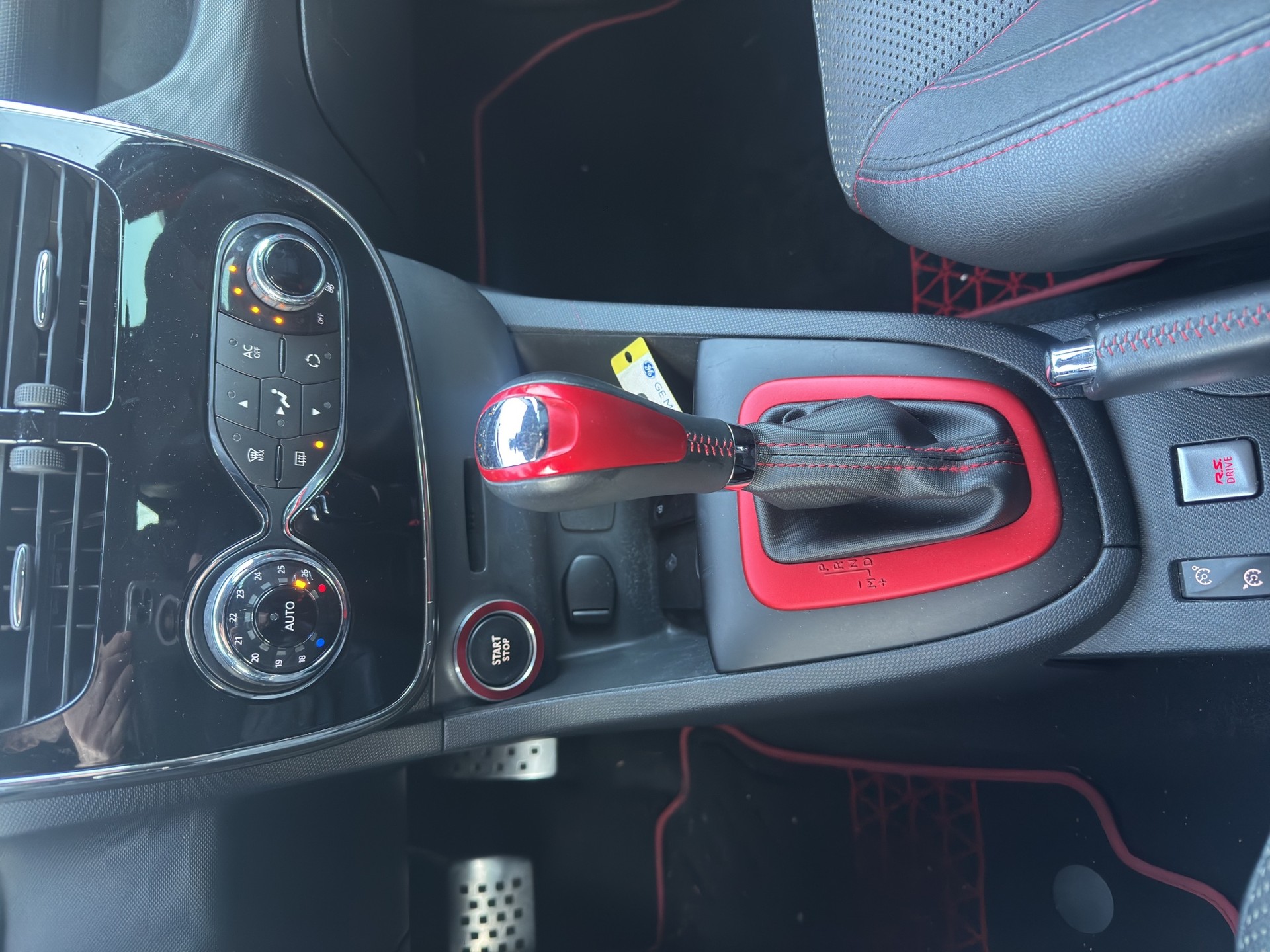 RENAULT Clio 1.6 T RS 200 EDC-image-24