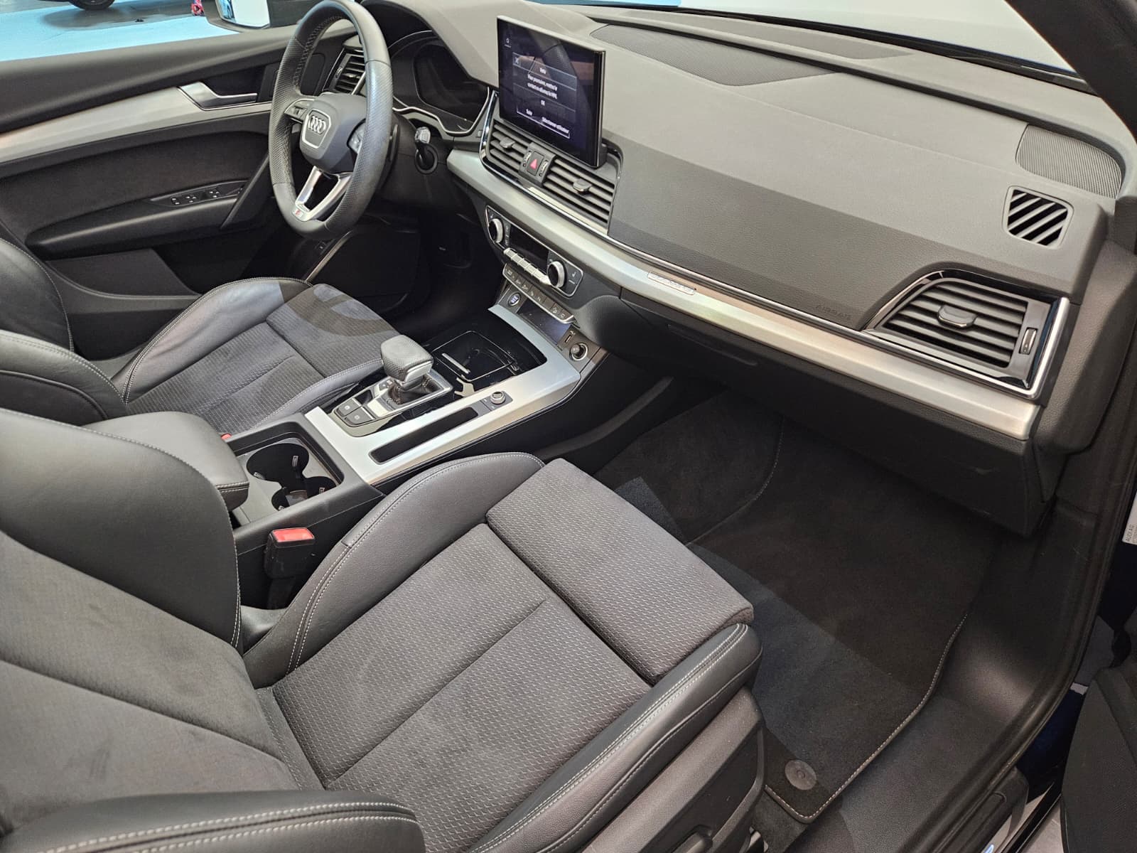 AUDI Q5 Sportback 45 TFSI S line quattro S-tronic-image-11