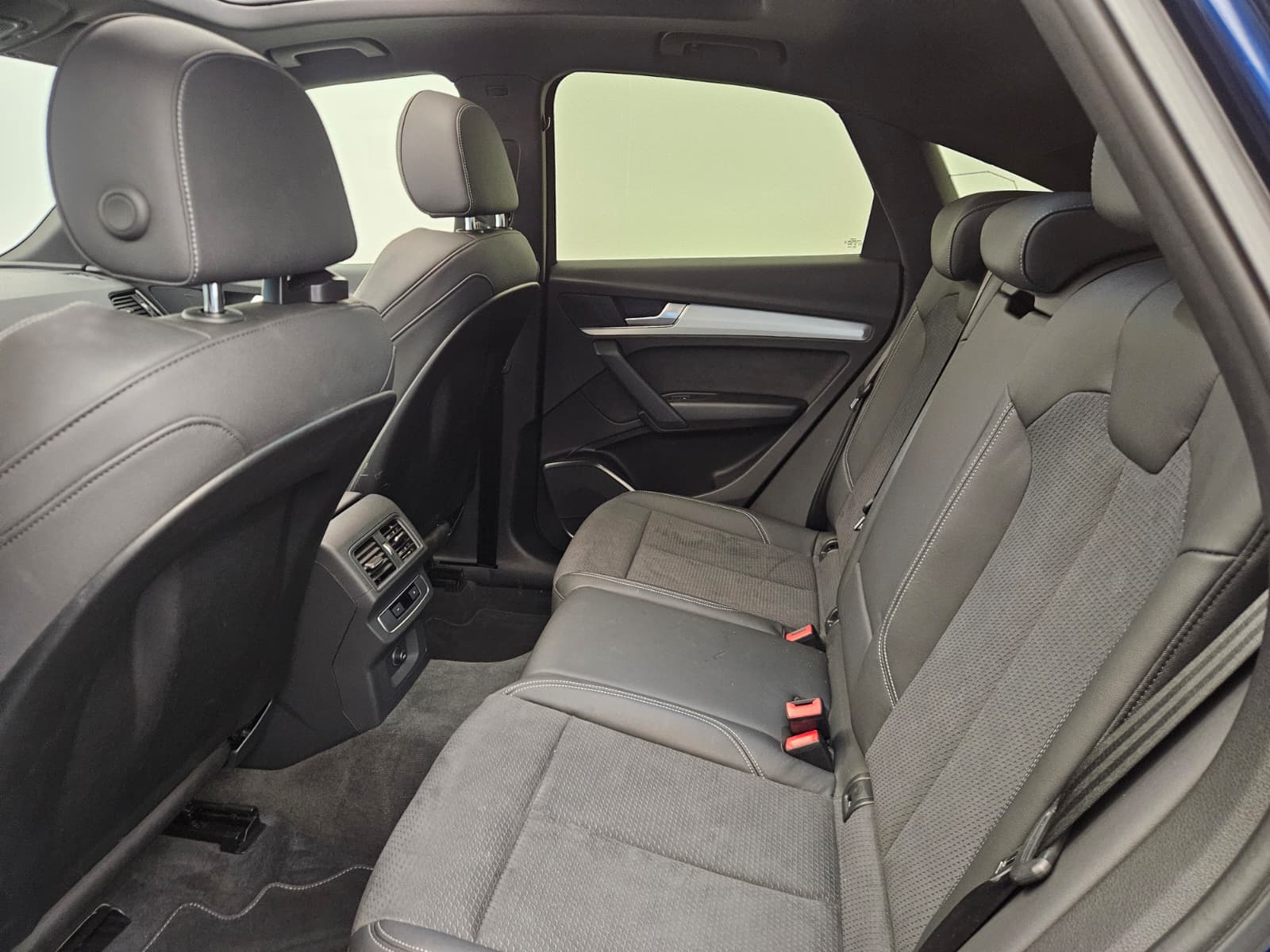 AUDI Q5 Sportback 45 TFSI S line quattro S-tronic-image-12